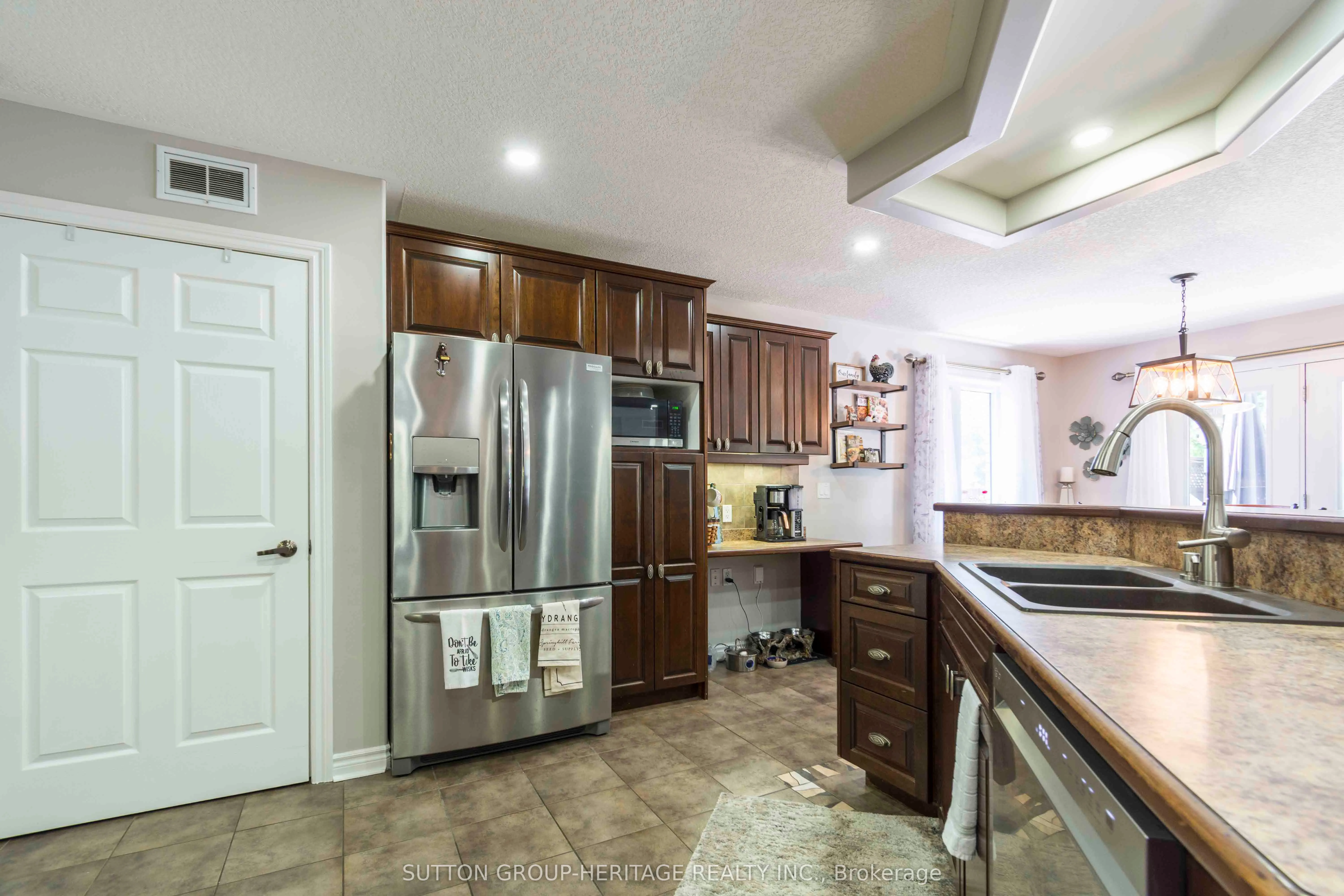 39 Lakewood Crescent