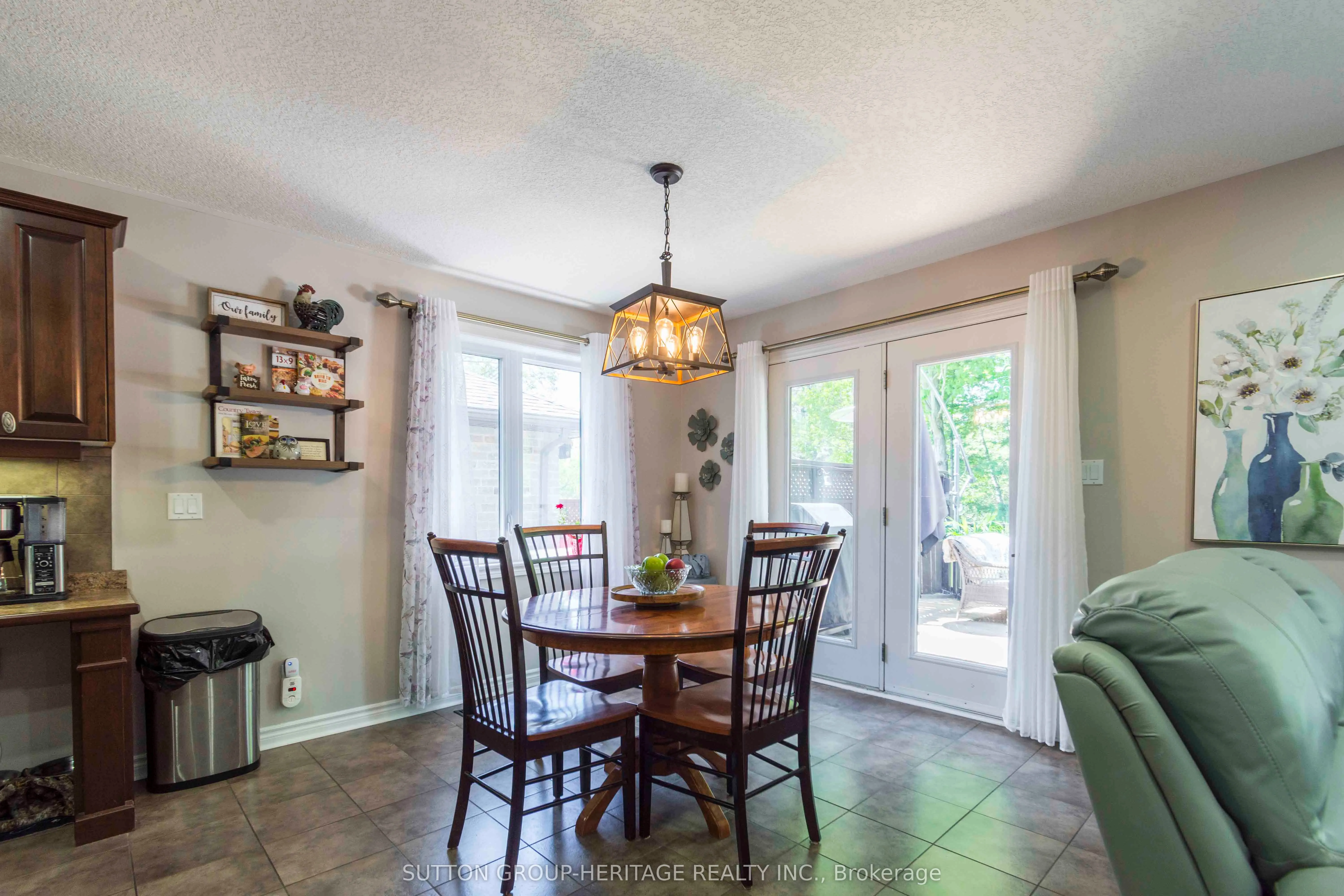 39 Lakewood Crescent