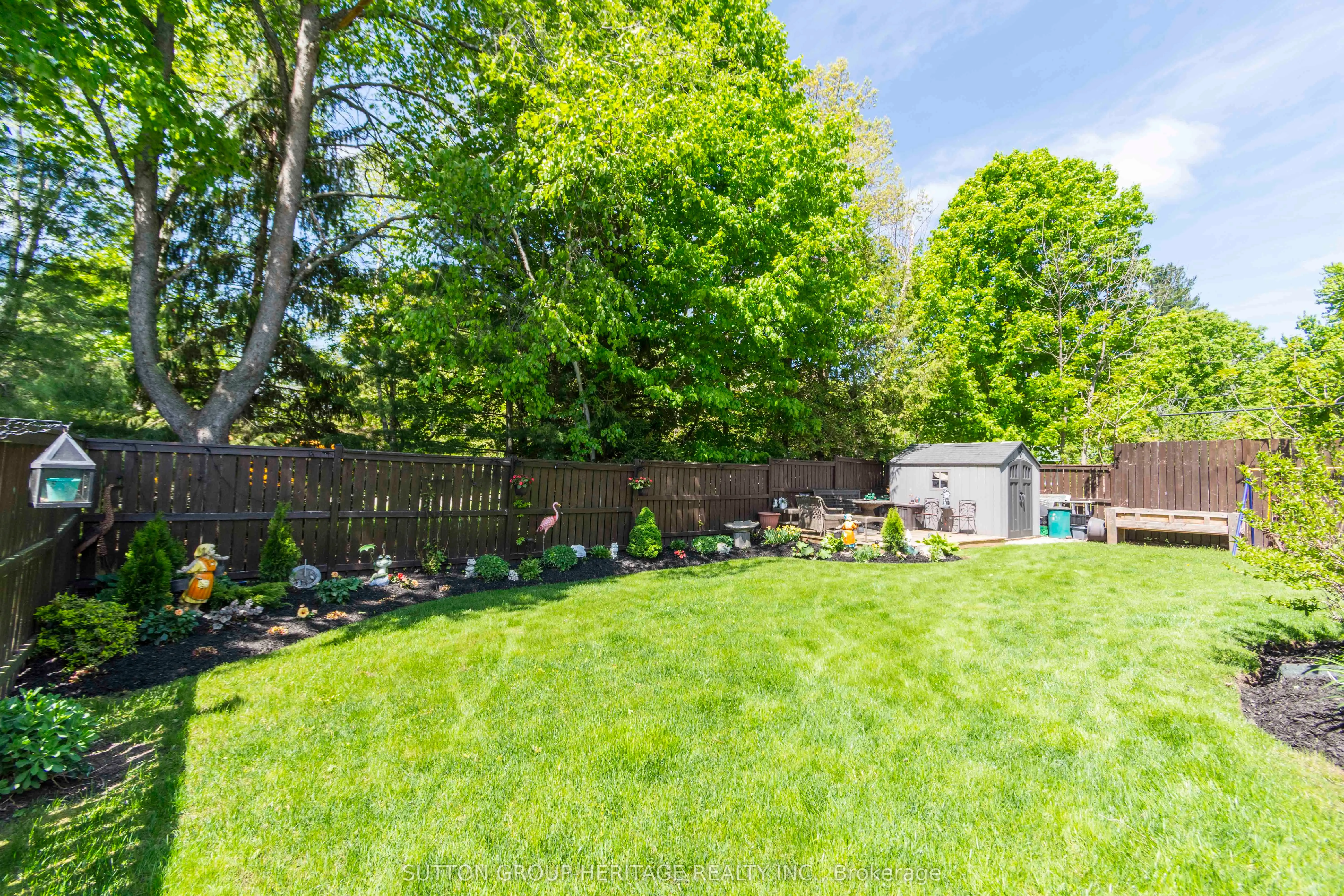 39 Lakewood Crescent