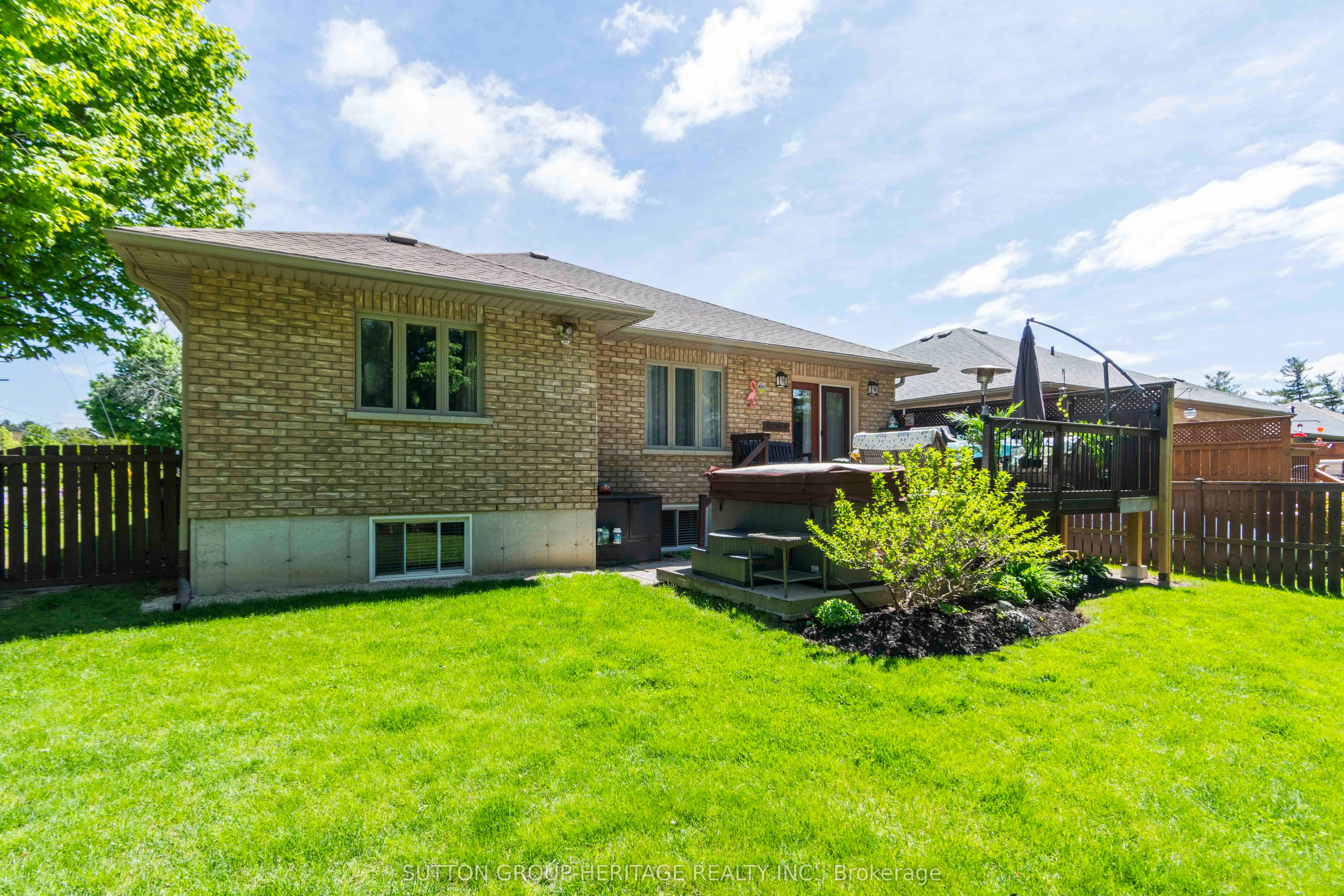 39 Lakewood Crescent
