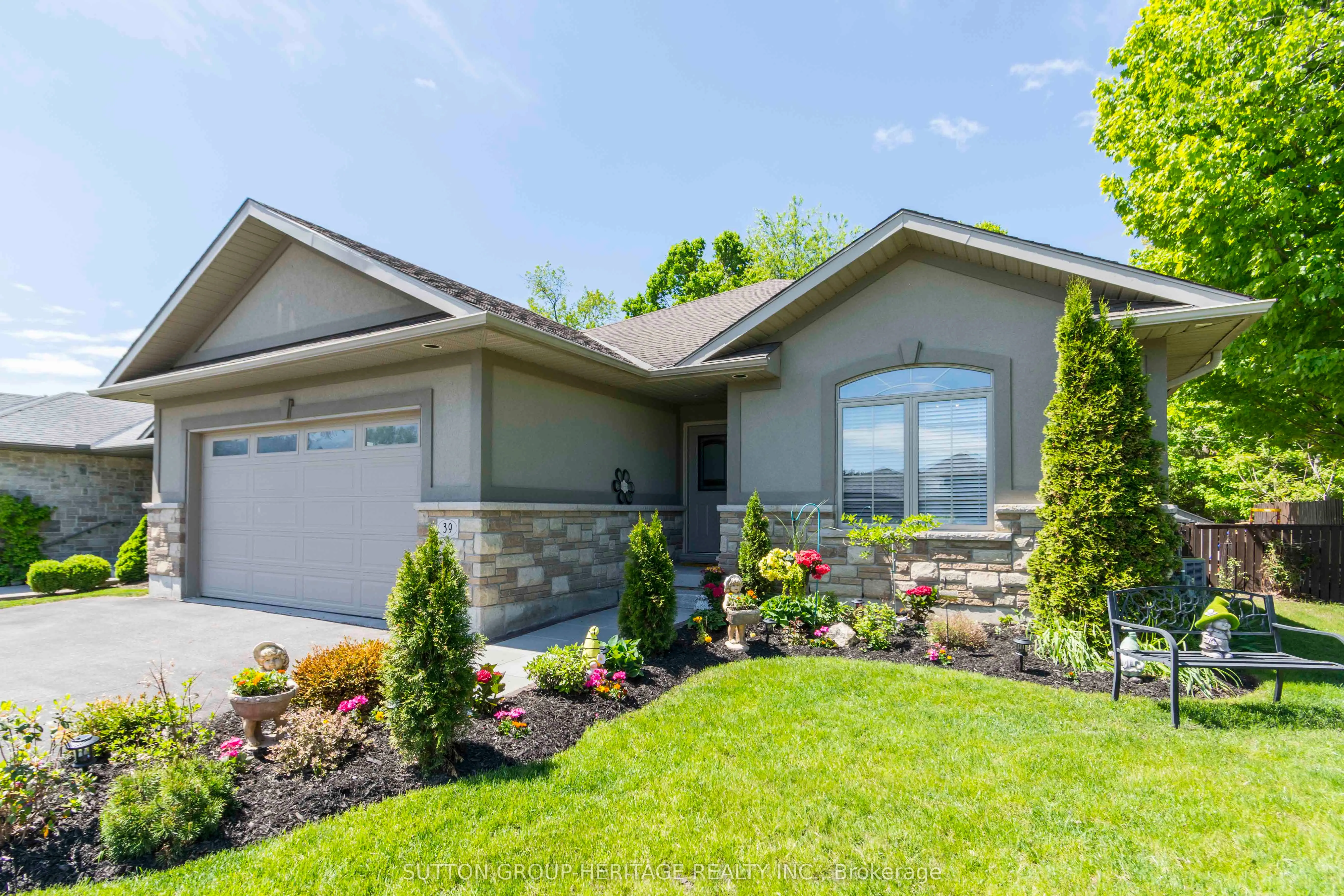39 Lakewood Crescent