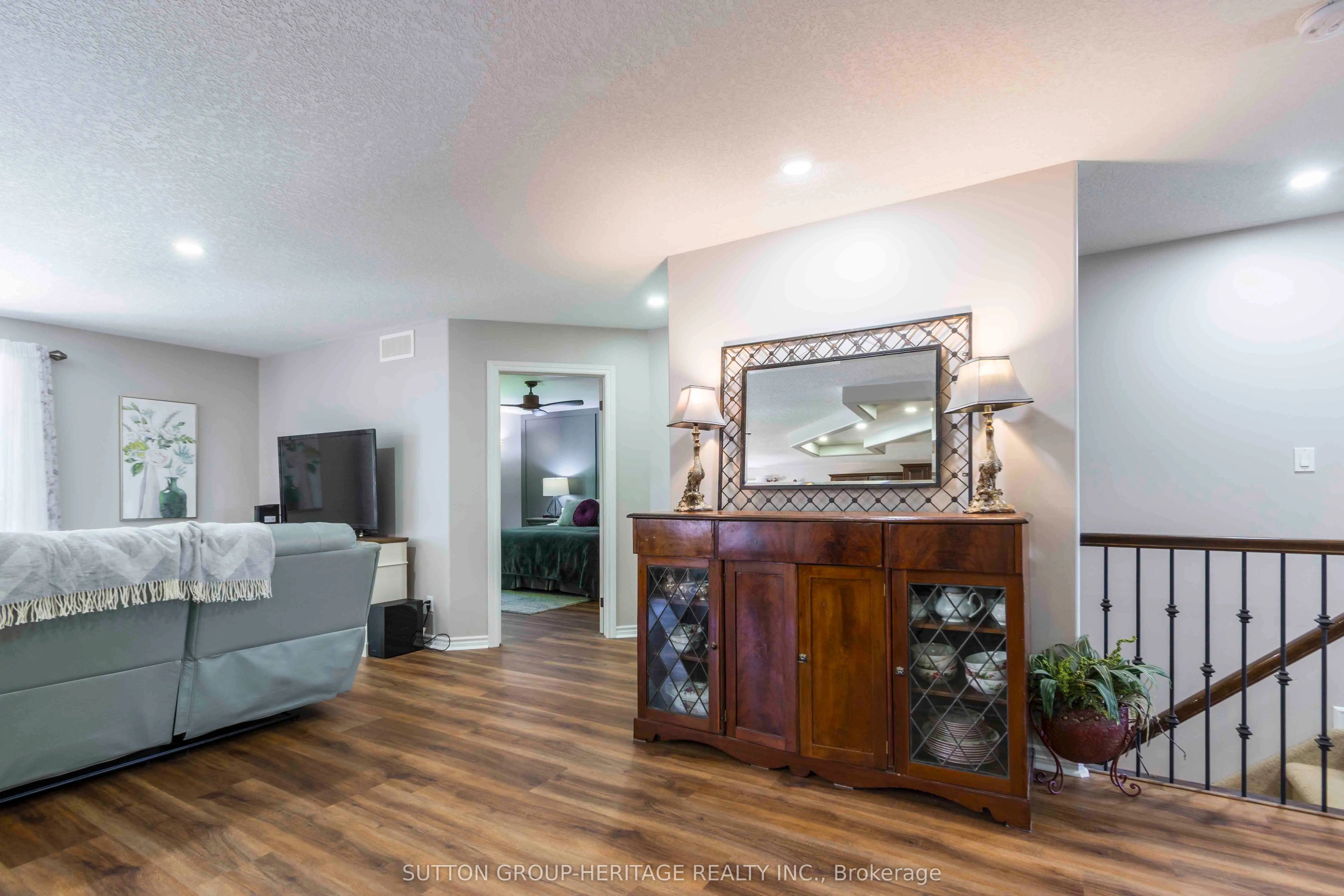 39 Lakewood Crescent