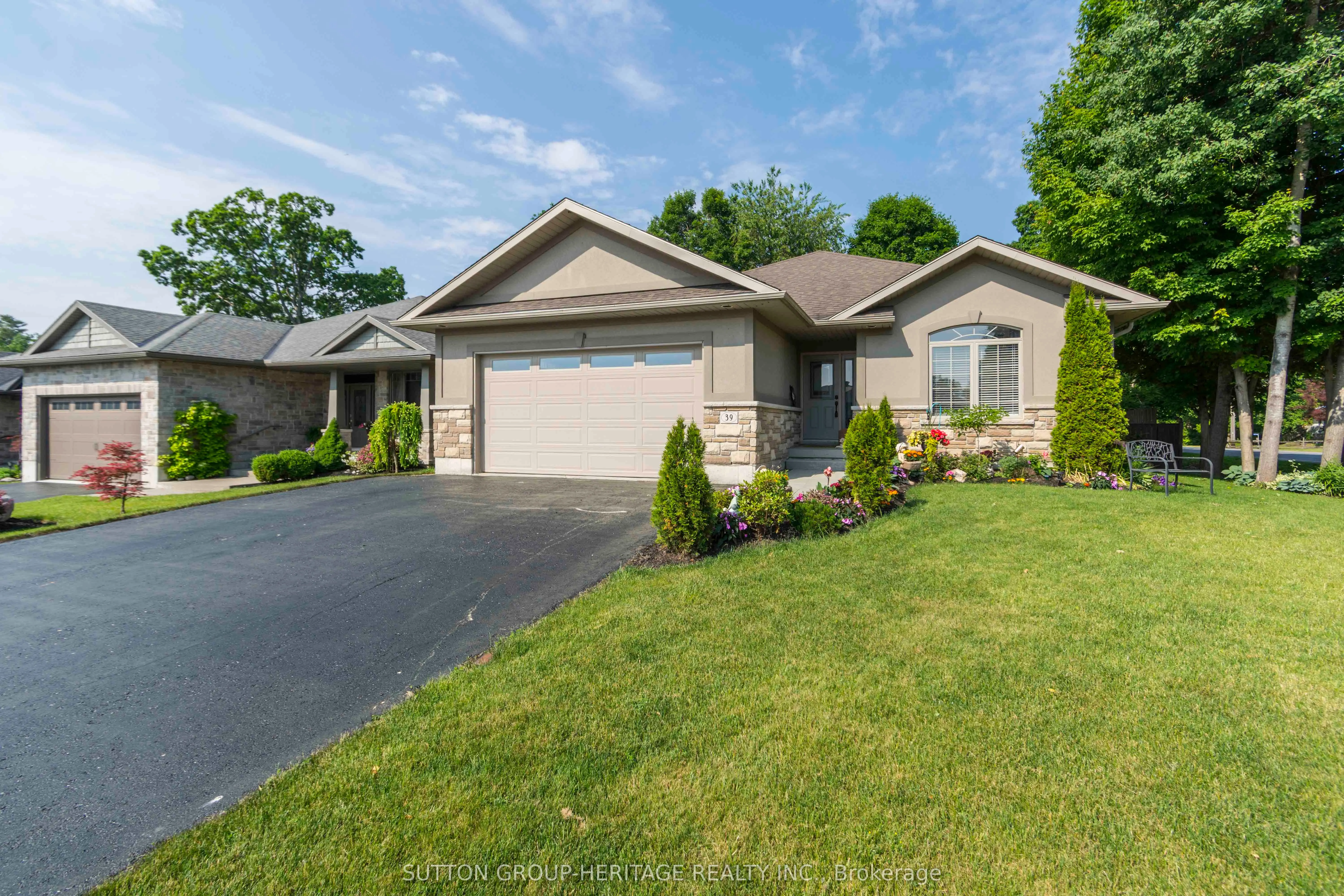 39 Lakewood Crescent