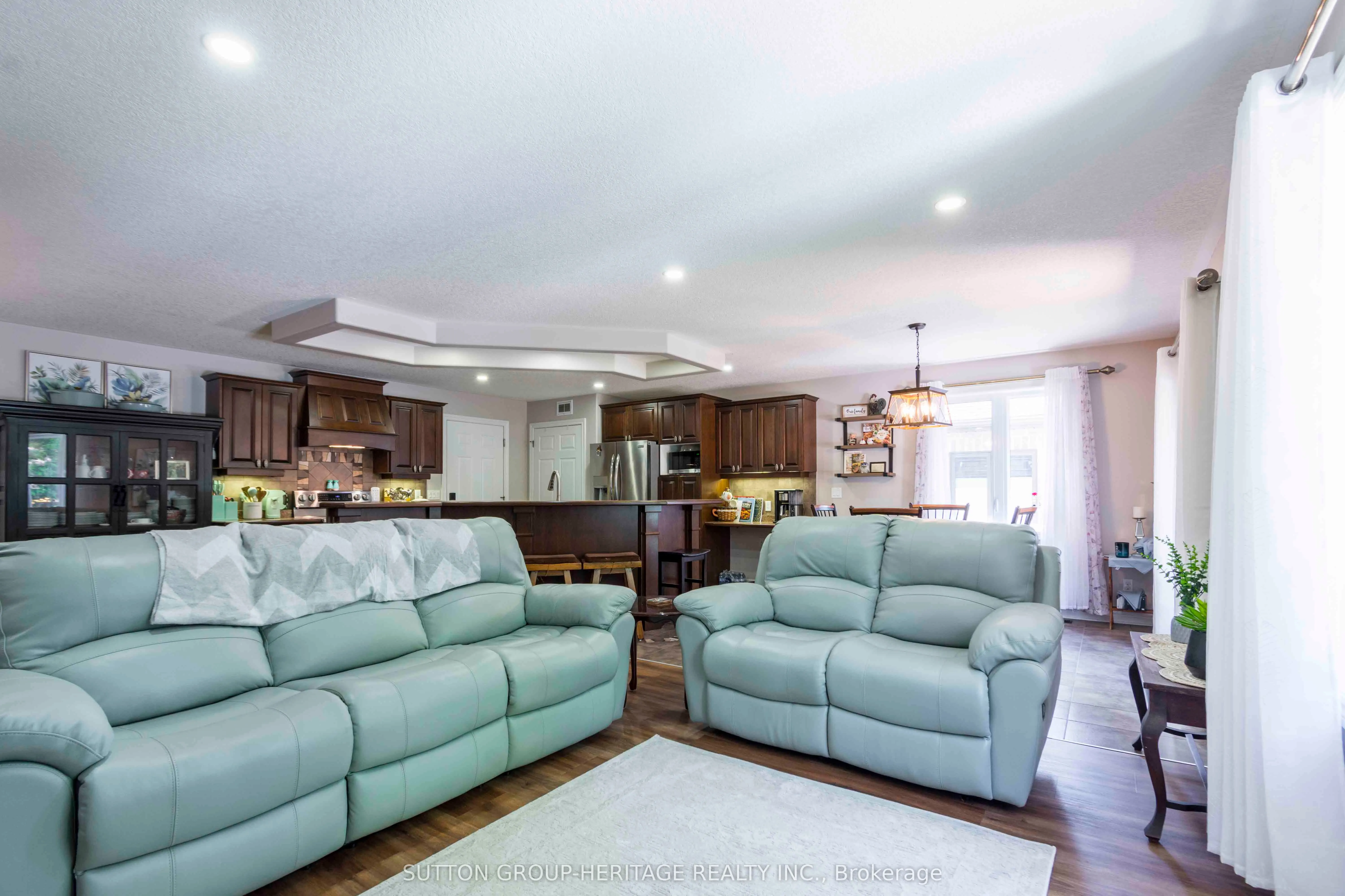 39 Lakewood Crescent