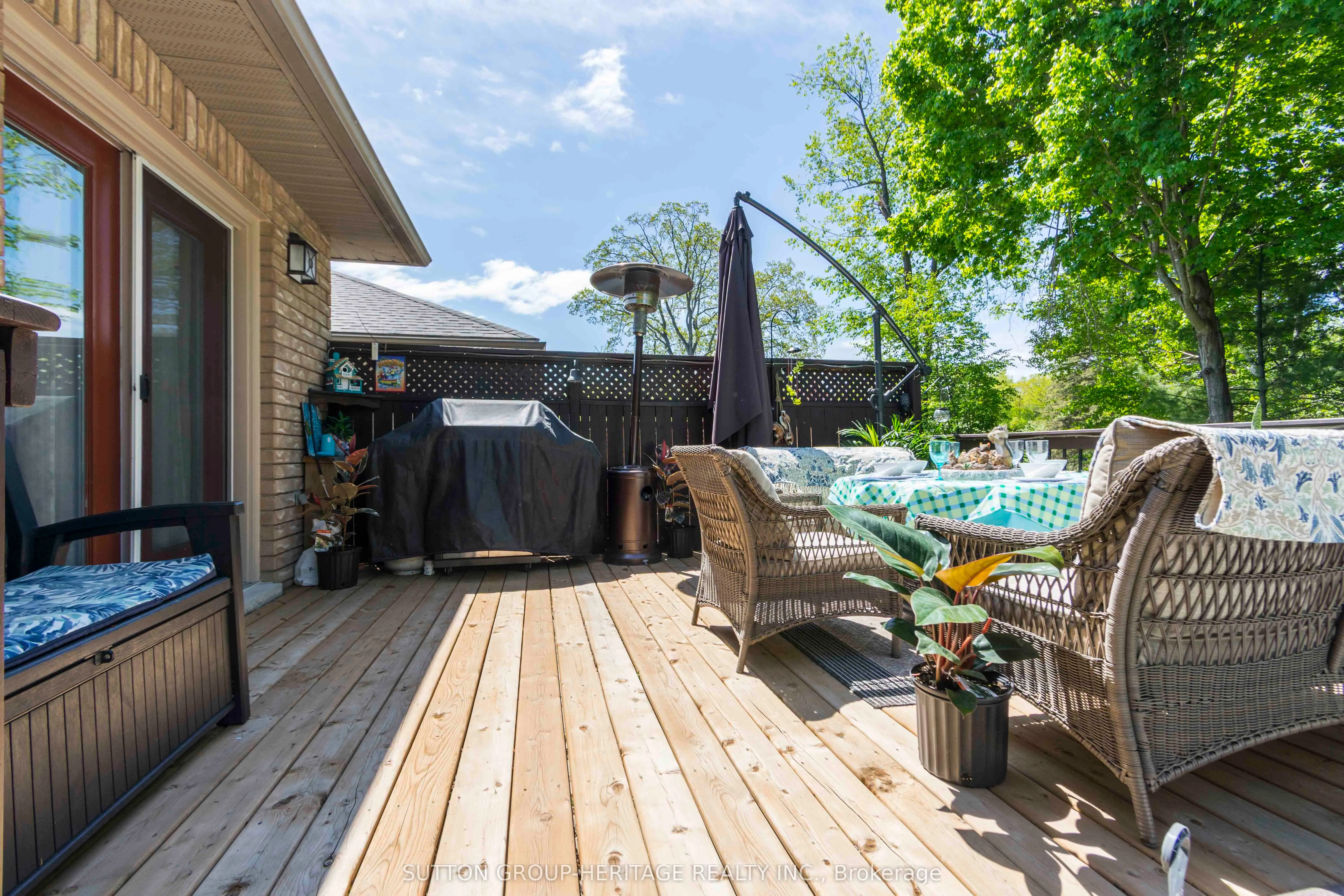 39 Lakewood Crescent