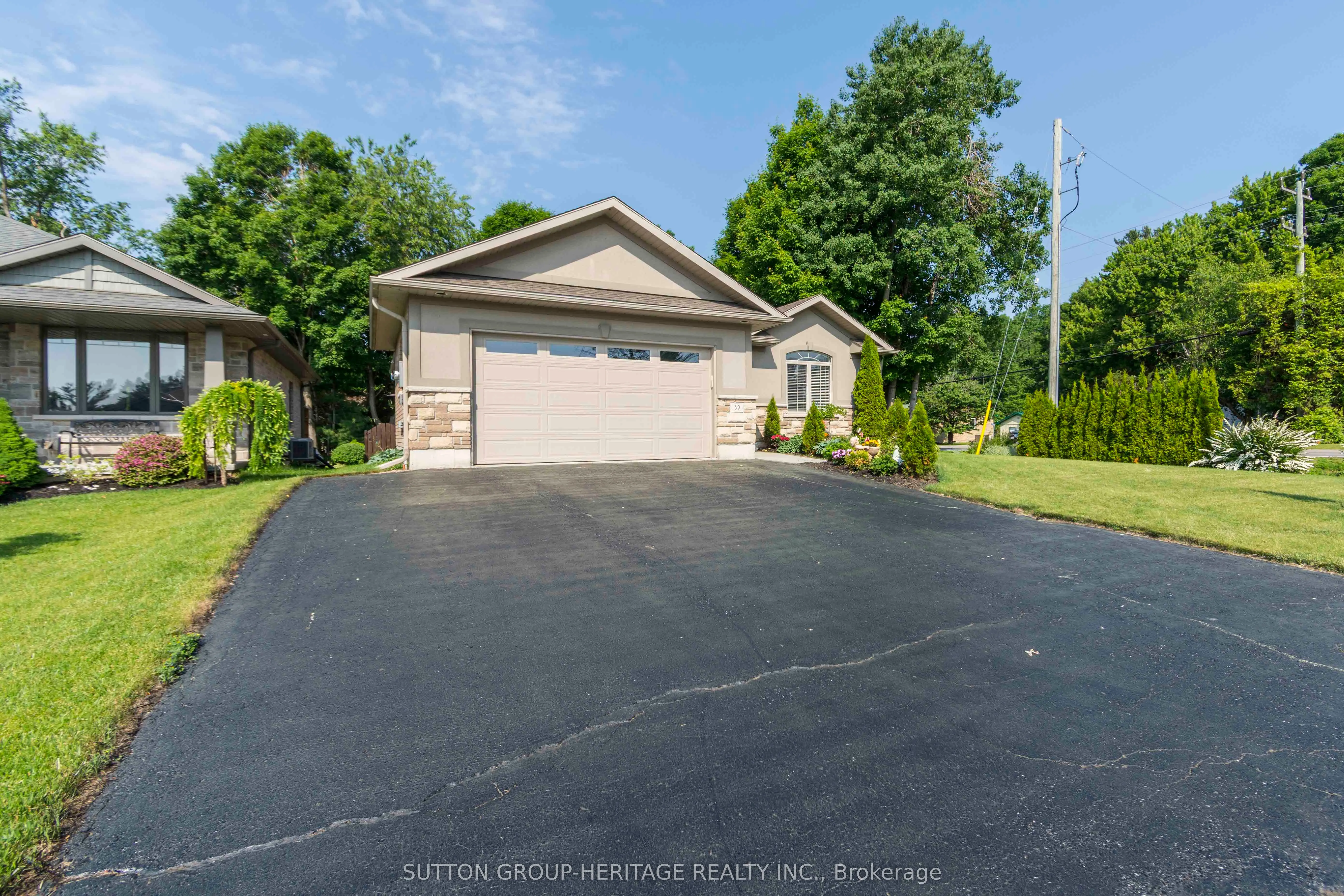 39 Lakewood Crescent