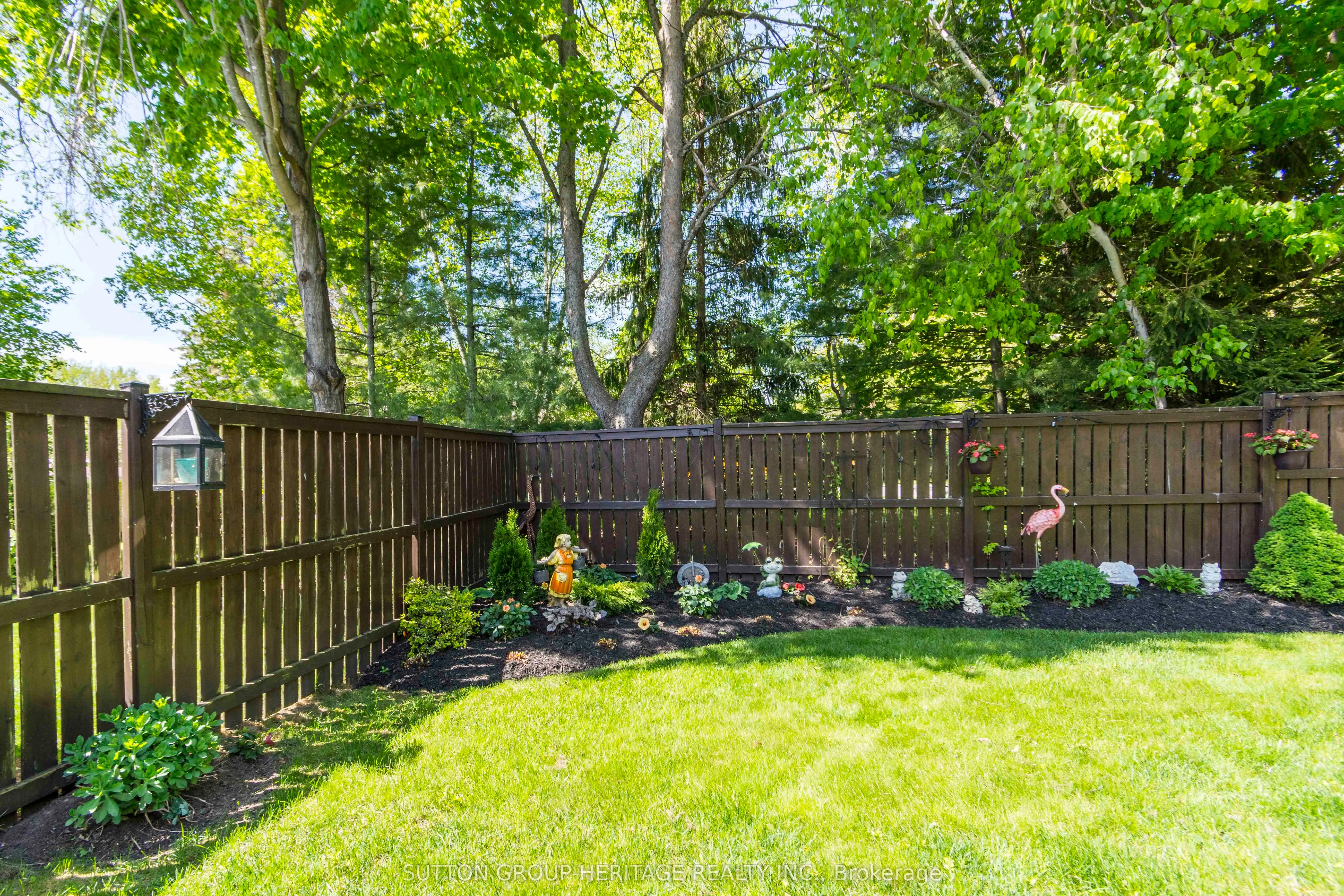 39 Lakewood Crescent