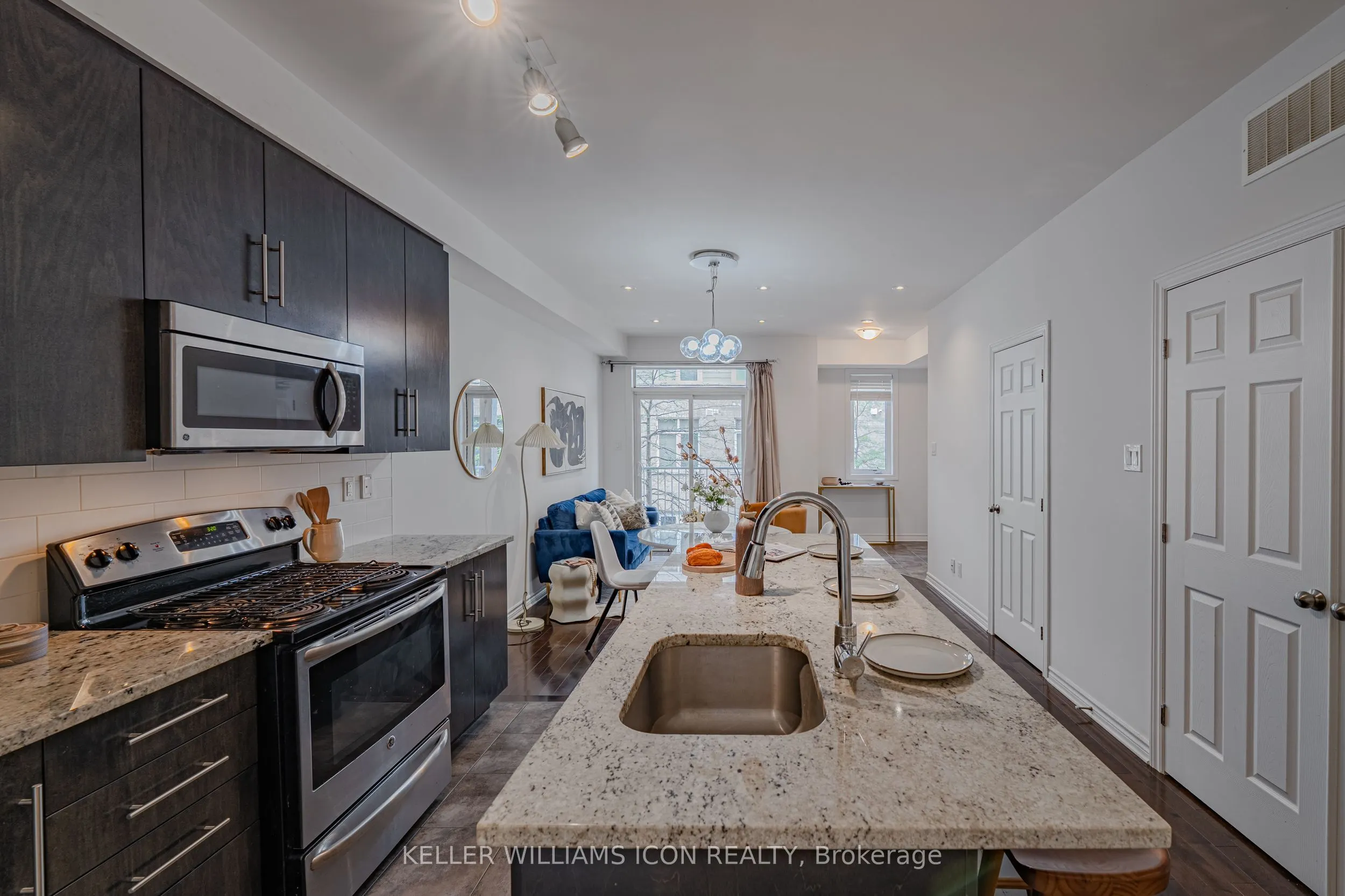 306 Everest Private, #D