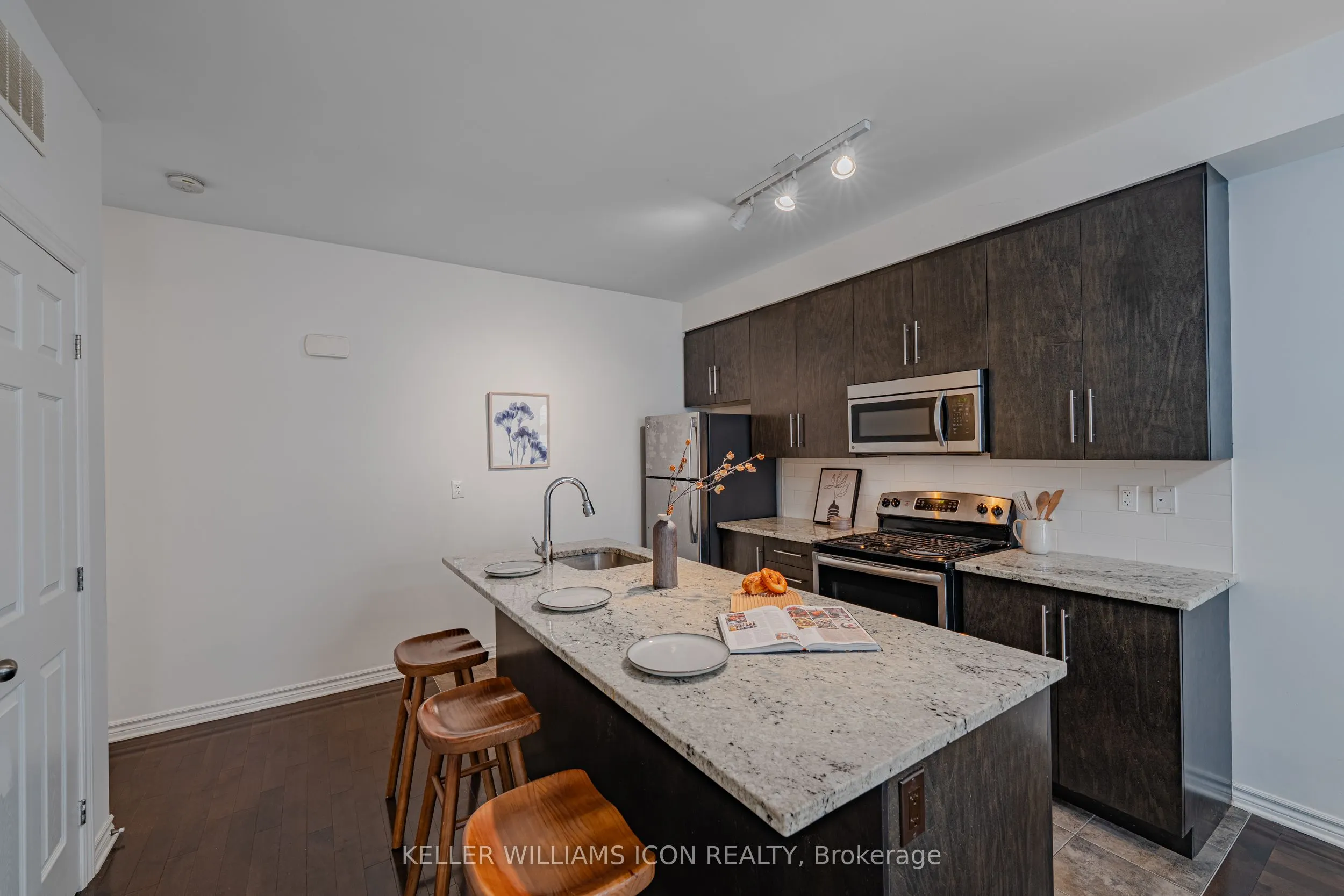 306 Everest Private, #D