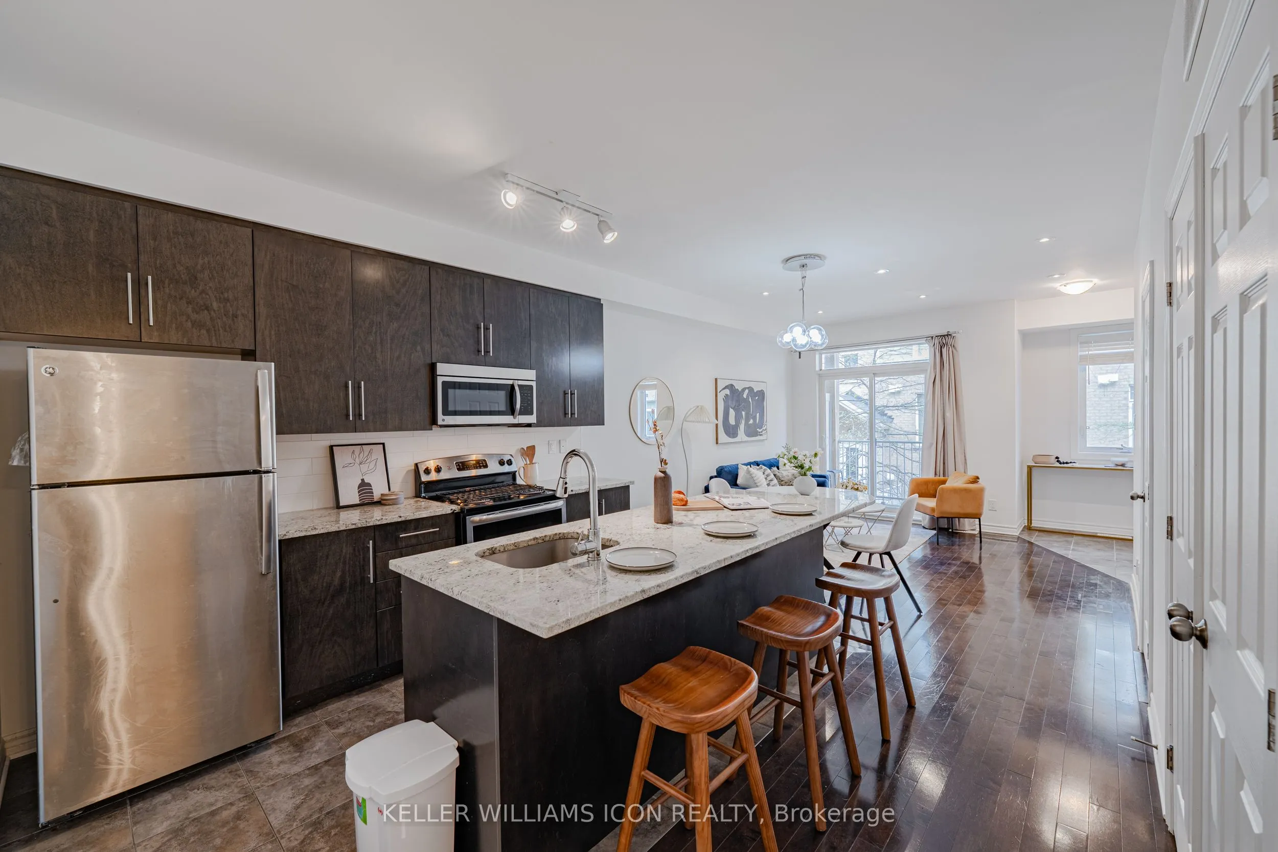 306 Everest Private, #D