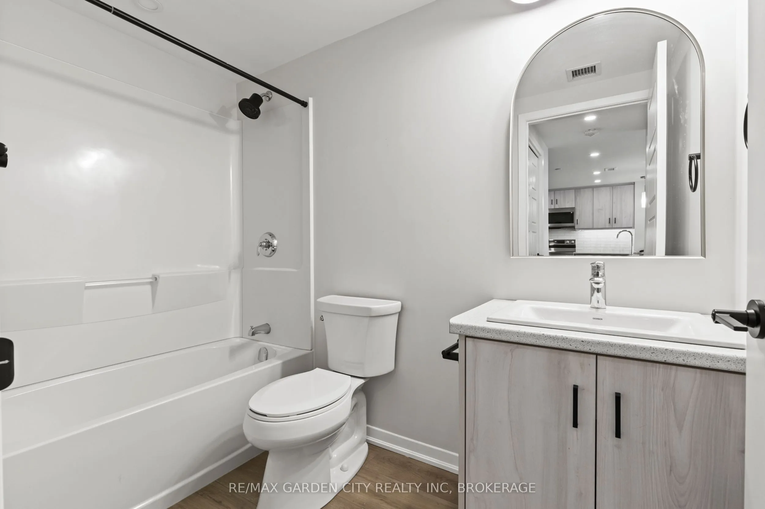 3998 Victoria Avenue, #305