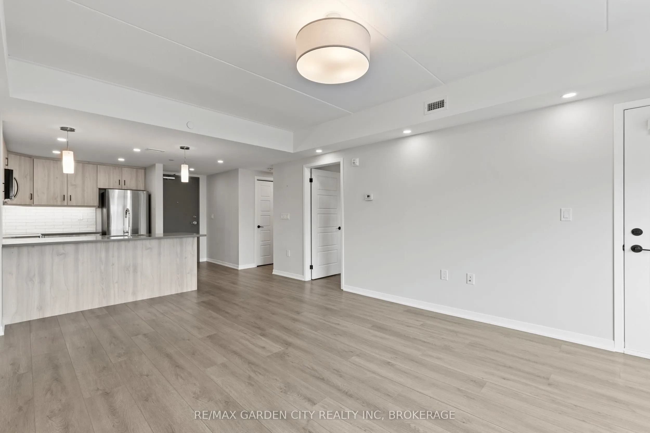 3998 Victoria Avenue, #305
