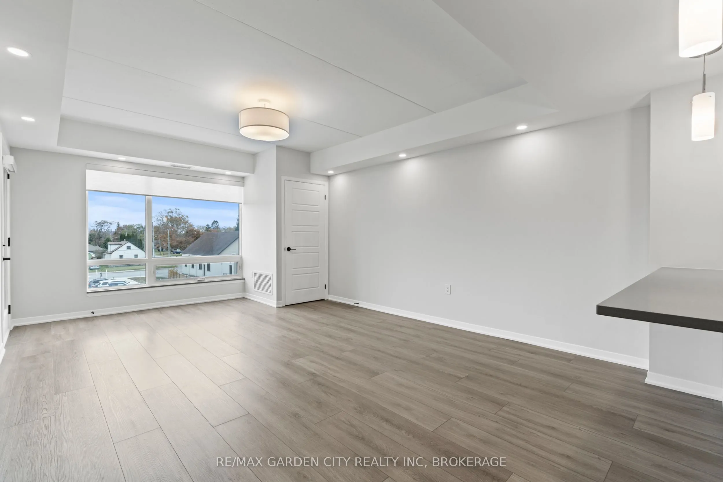3998 Victoria Avenue, #305
