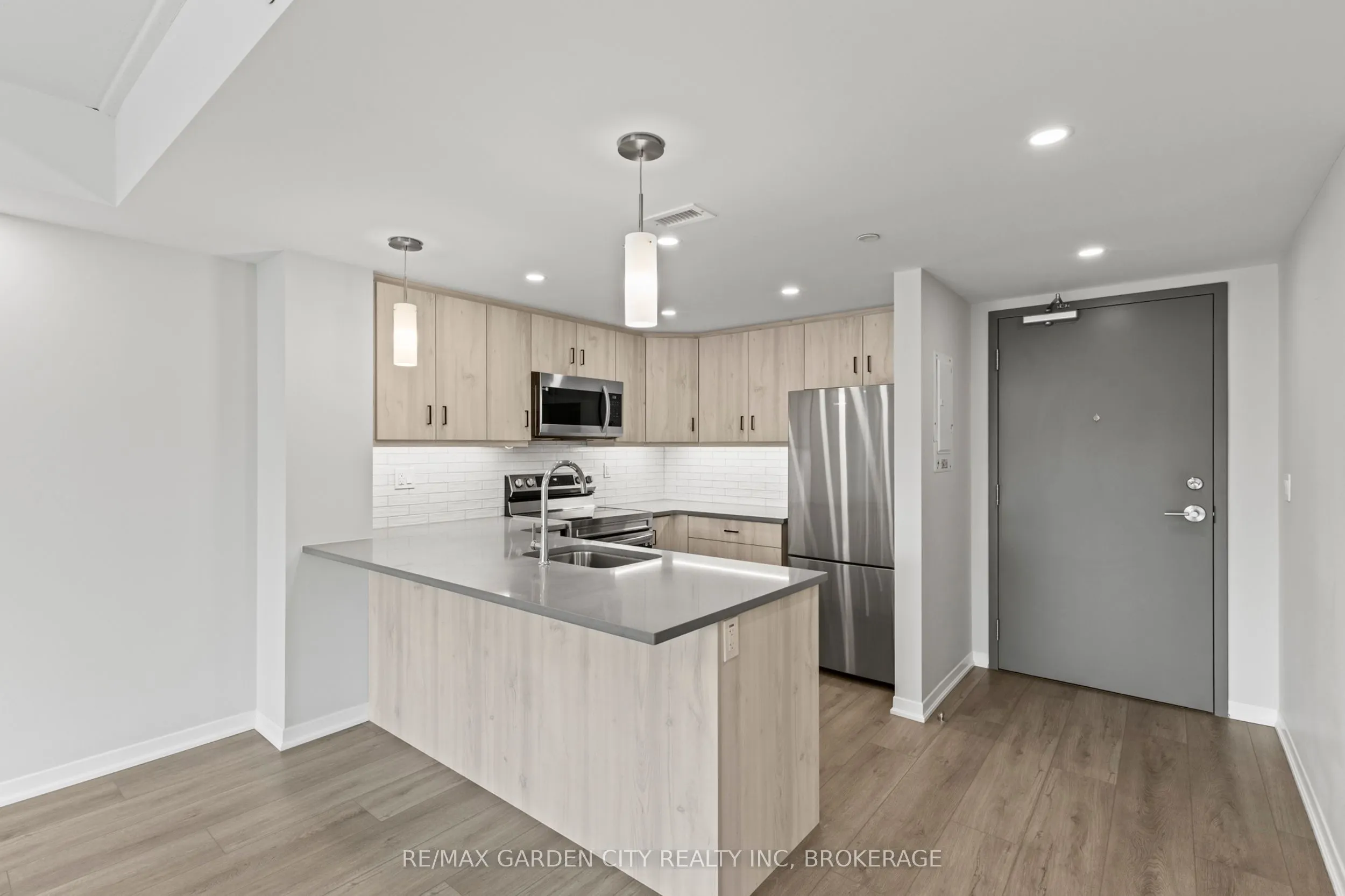 3998 Victoria Avenue, #305