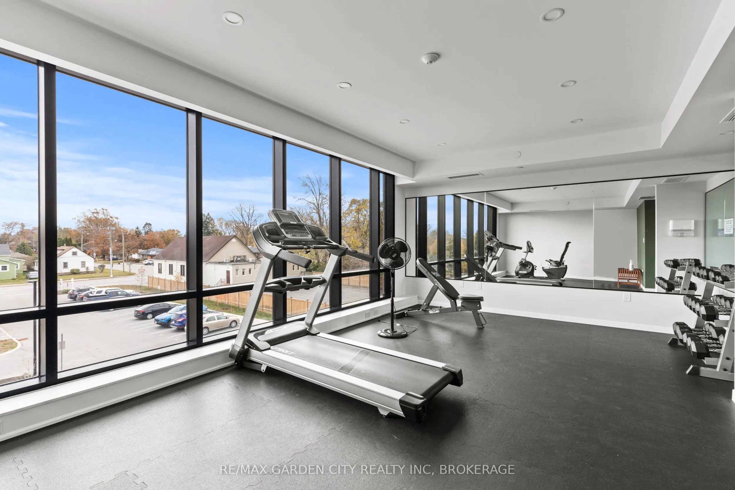 3998 Victoria Avenue, #305