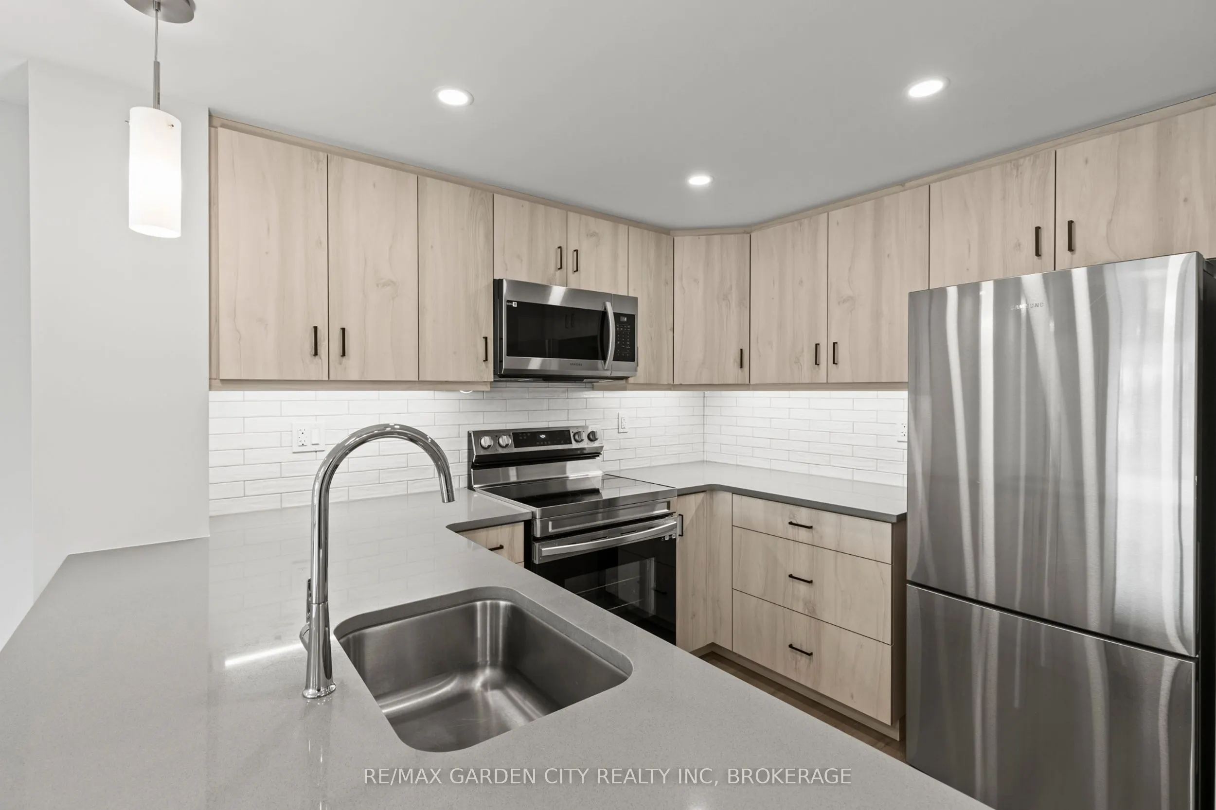 3998 Victoria Avenue, #305