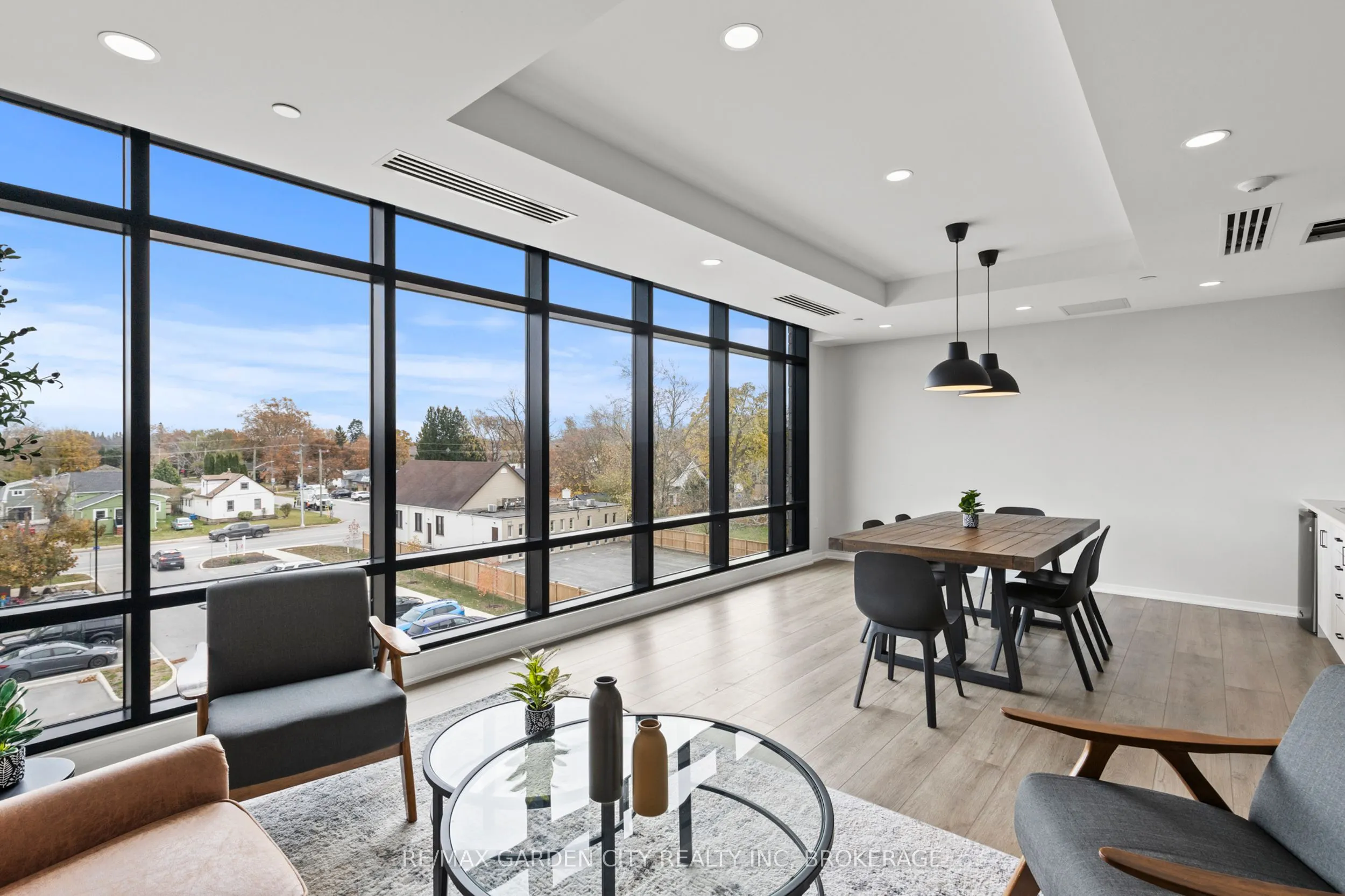 3998 Victoria Avenue, #305
