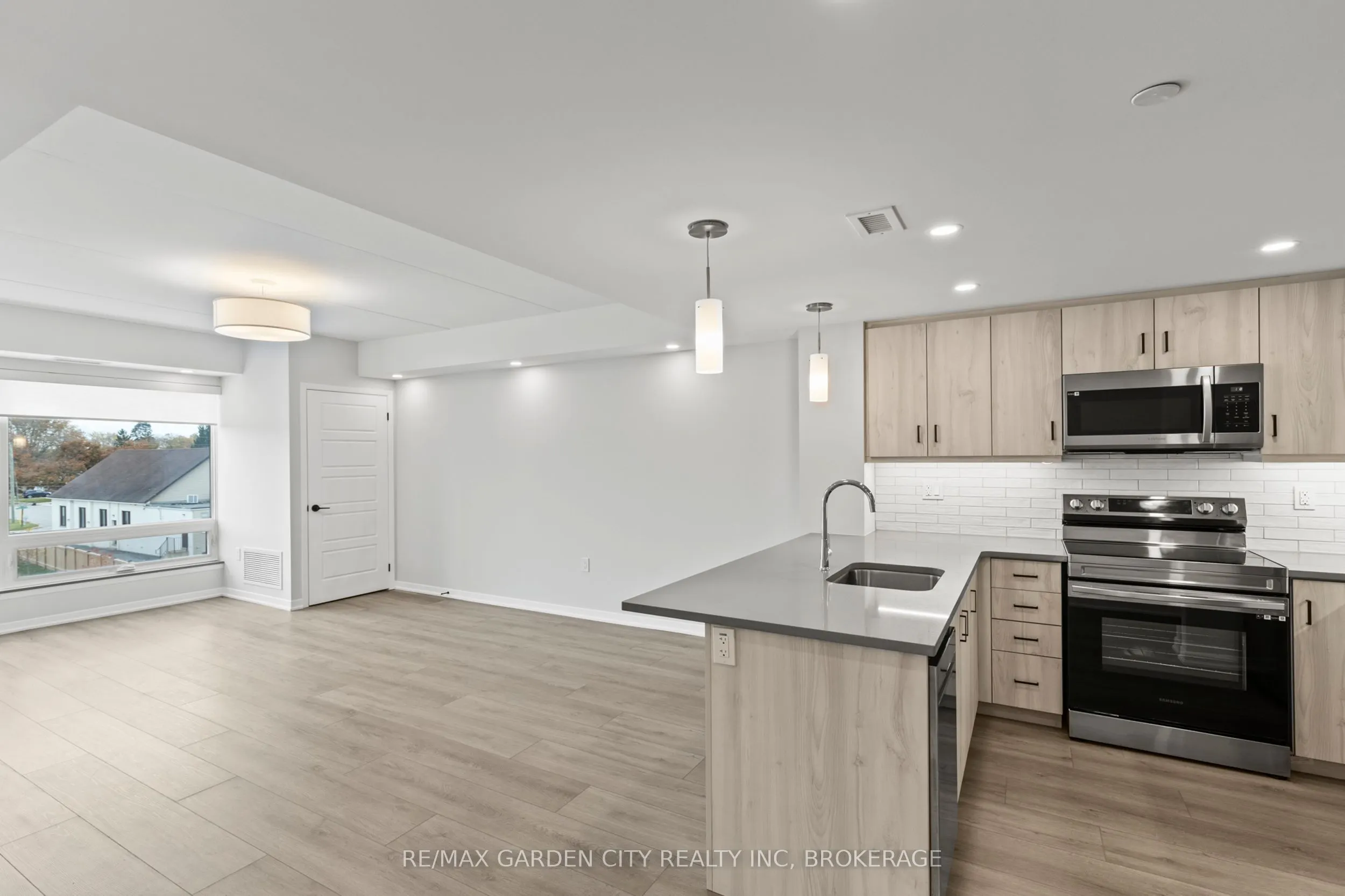 3998 Victoria Avenue, #305