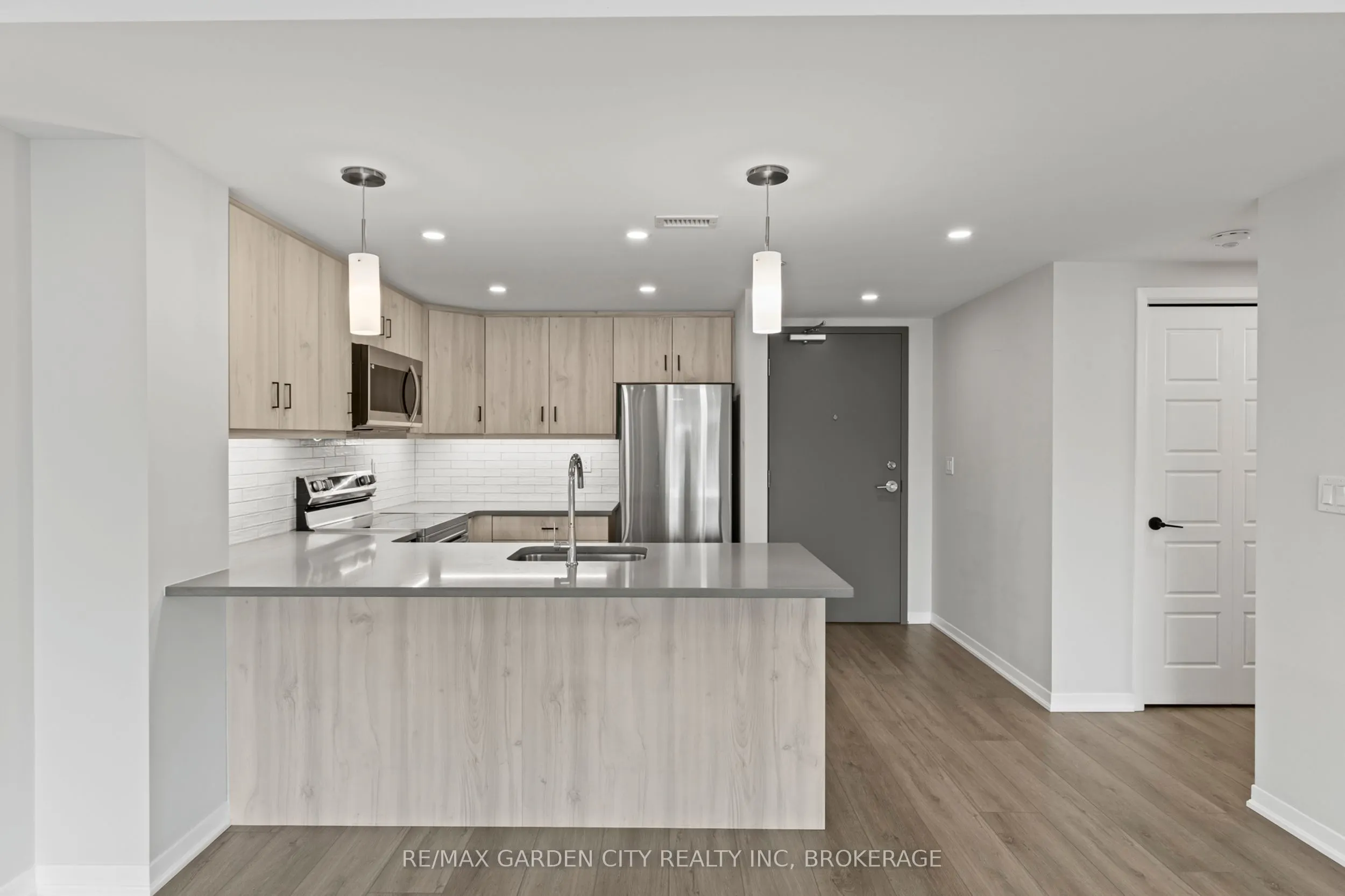 3998 Victoria Avenue, #305