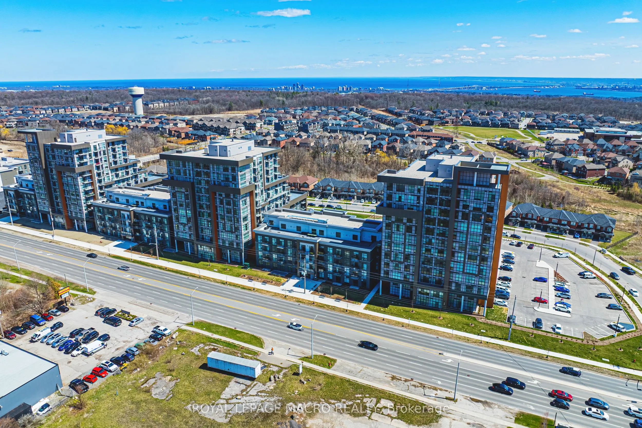 450 Dundas Street E, #902