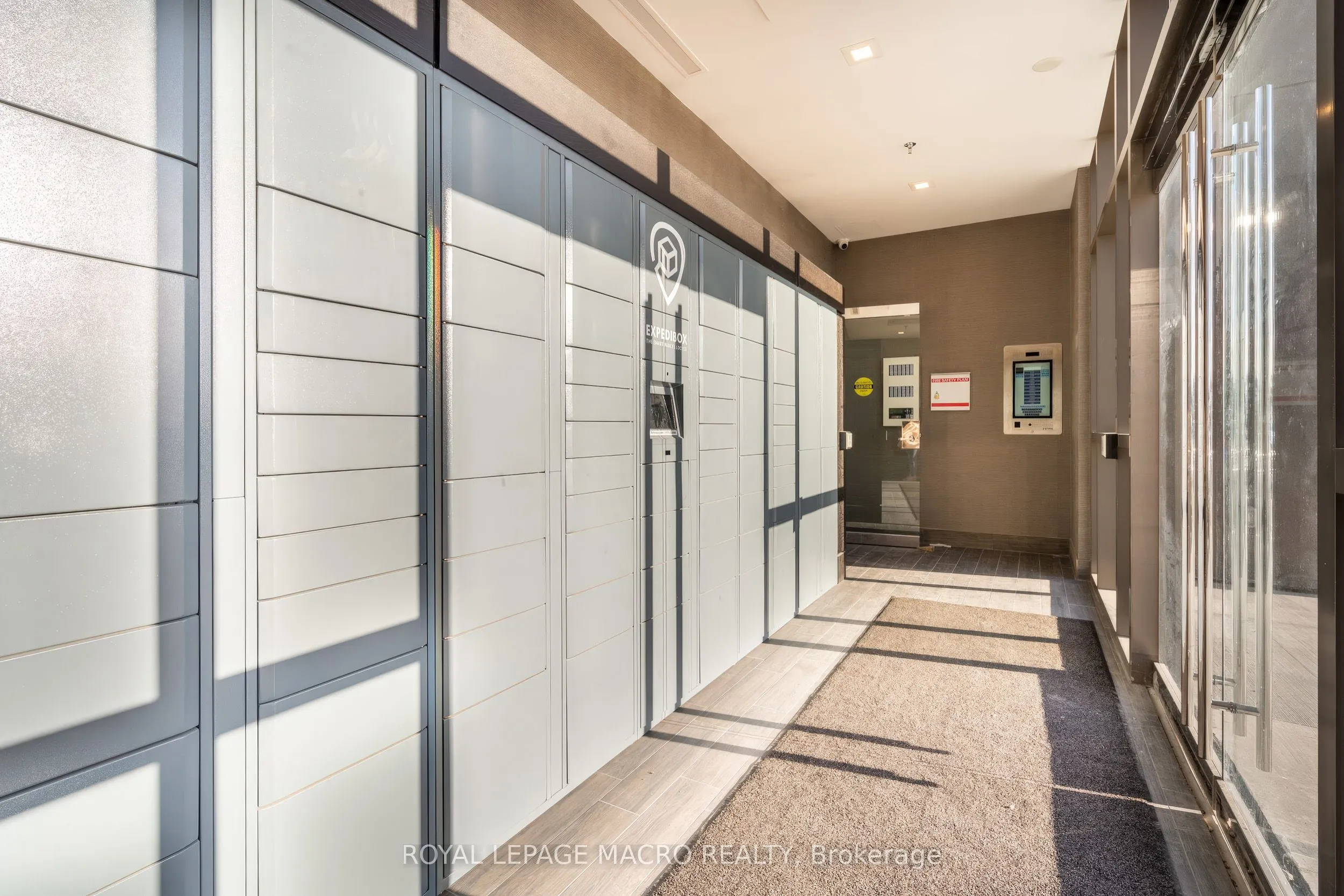 450 Dundas Street E, #902