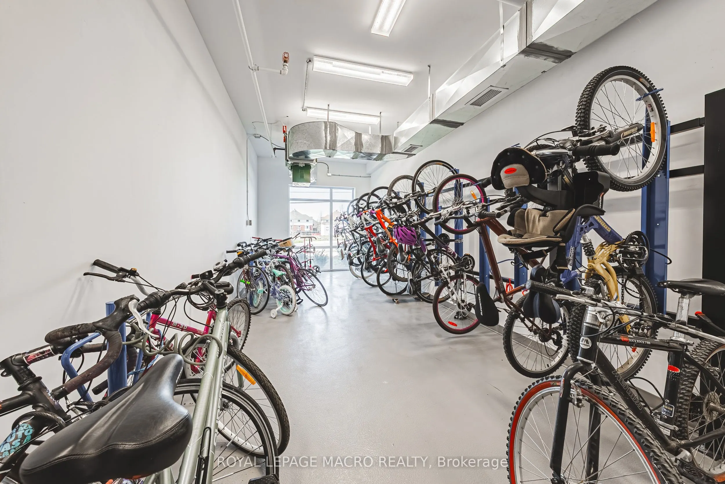 450 Dundas Street E, #902