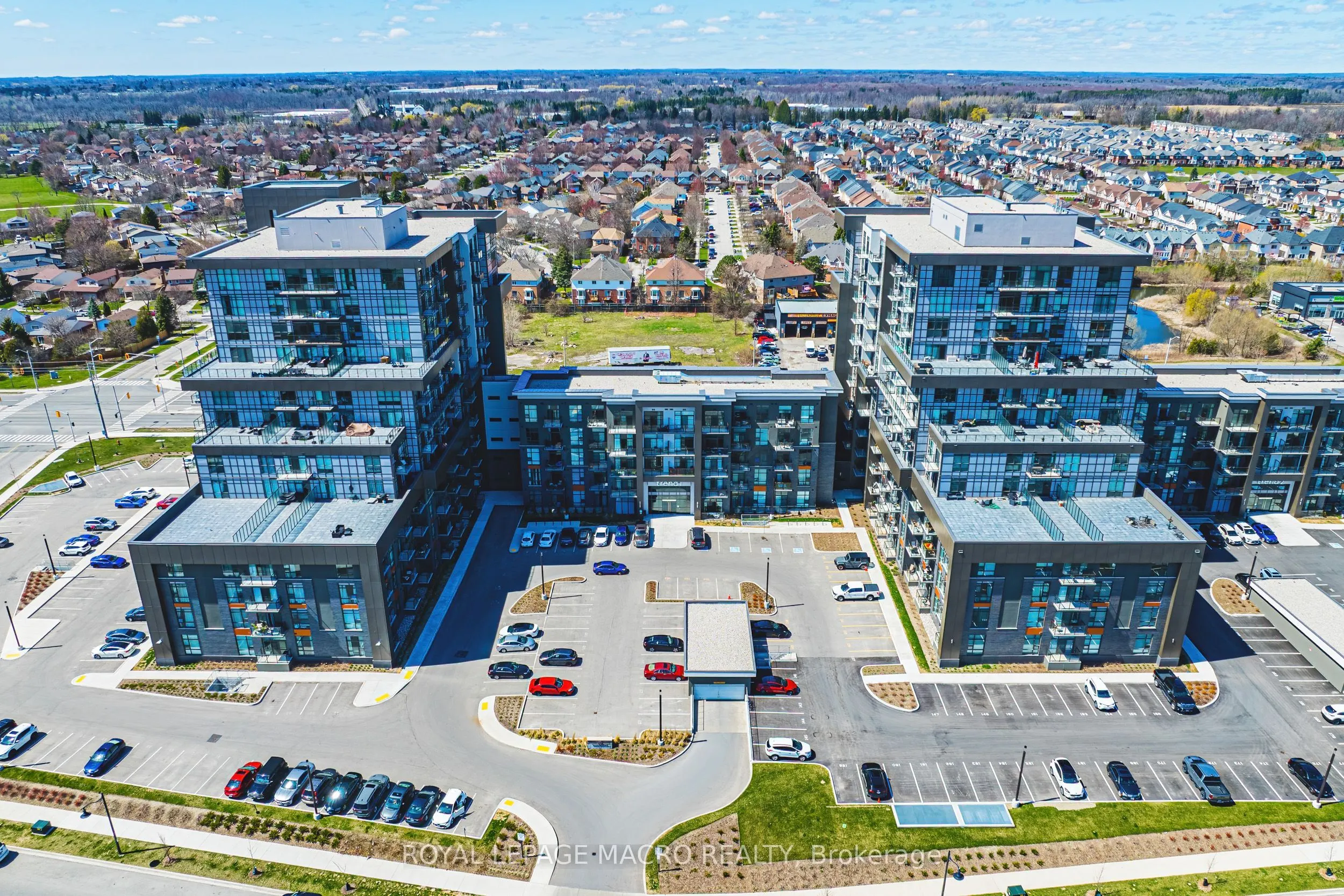 450 Dundas Street E, #902