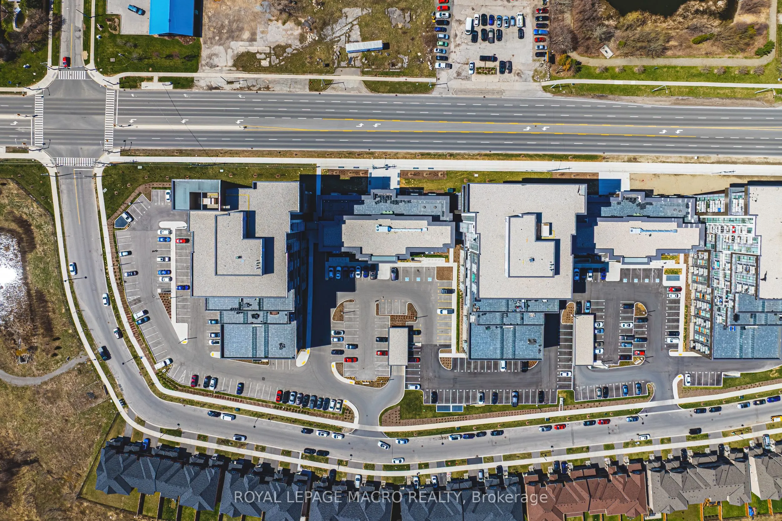450 Dundas Street E, #902