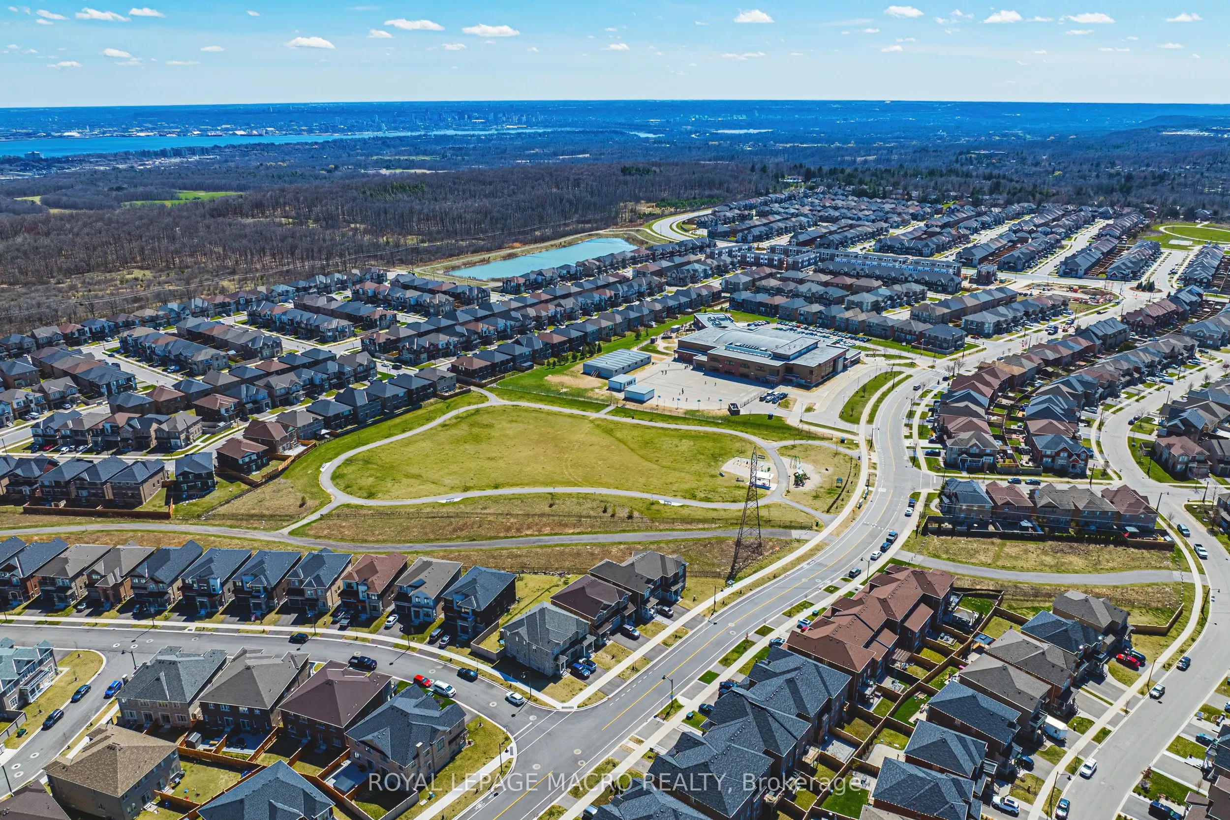 450 Dundas Street E, #902