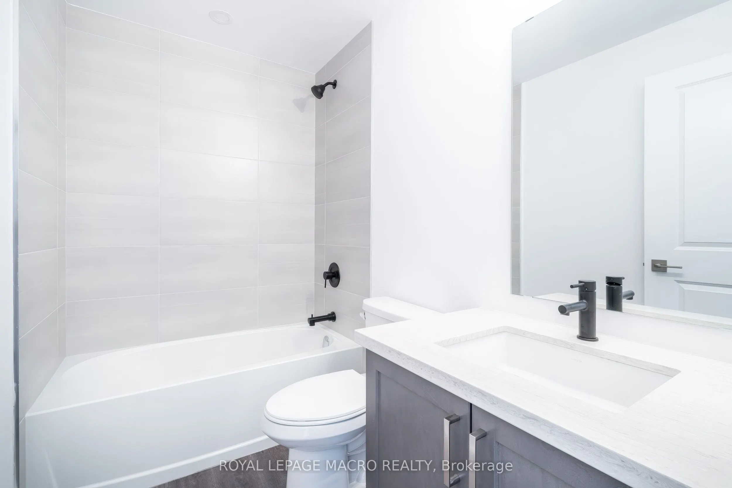 450 Dundas Street E, #902