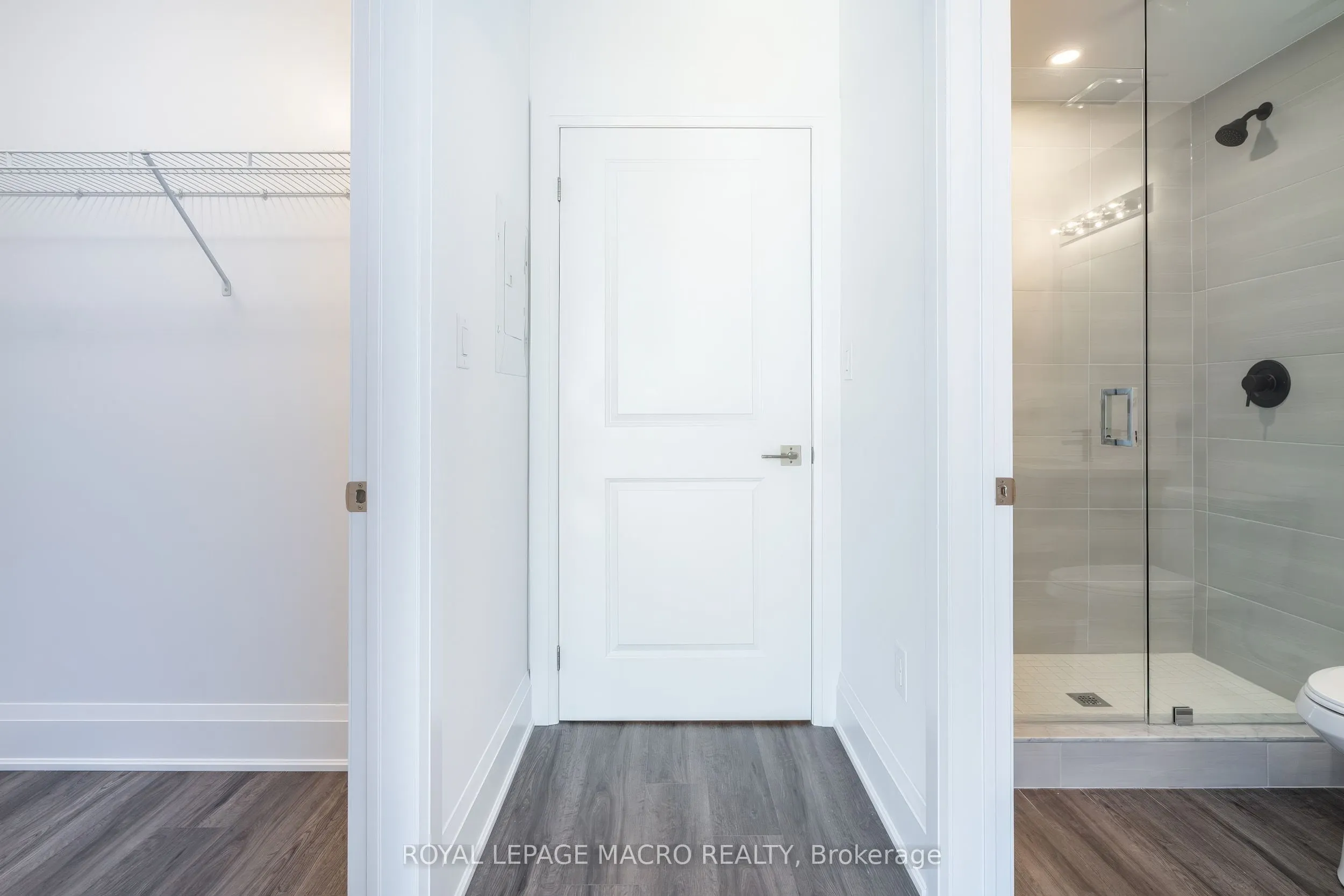 450 Dundas Street E, #902