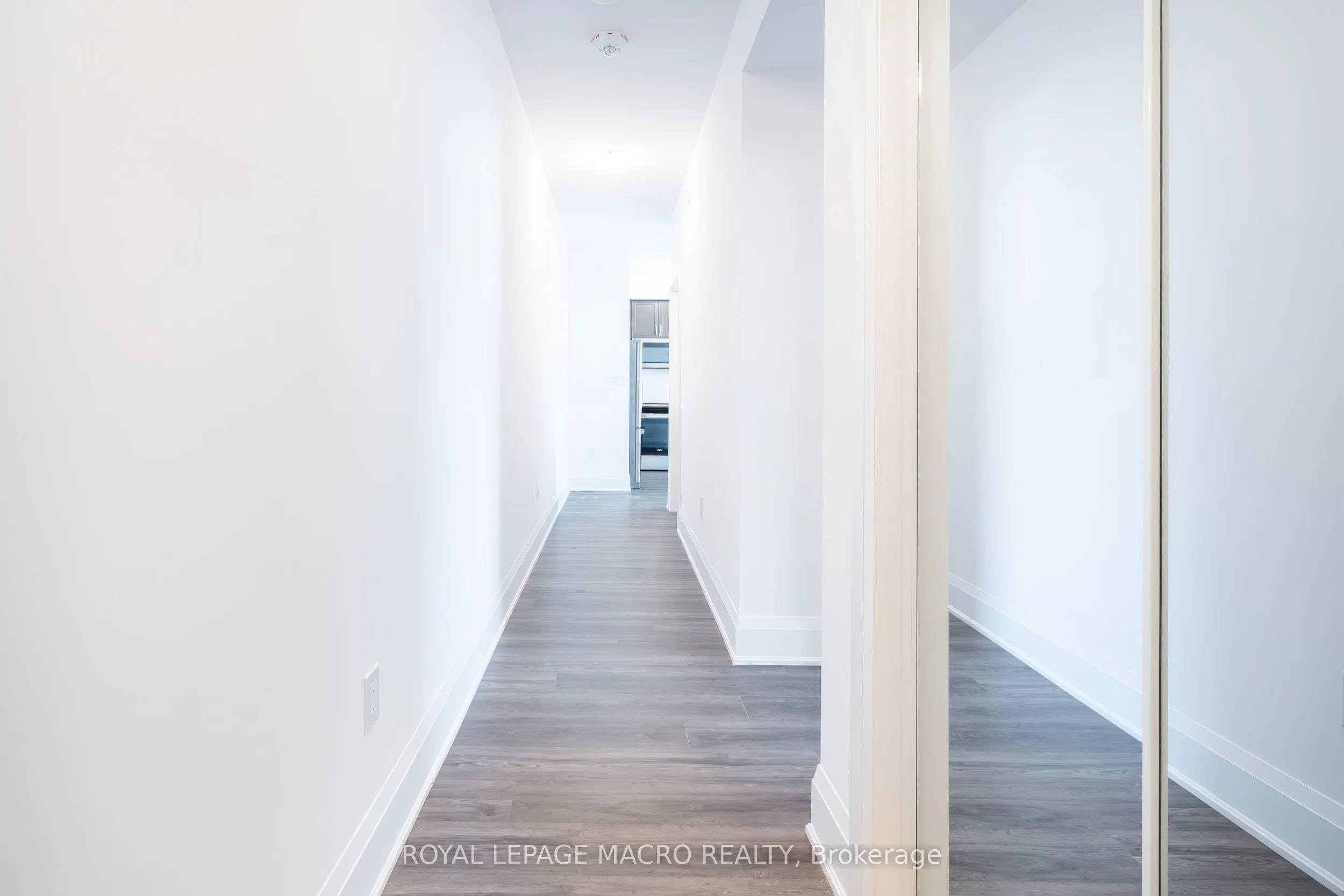 450 Dundas Street E, #902