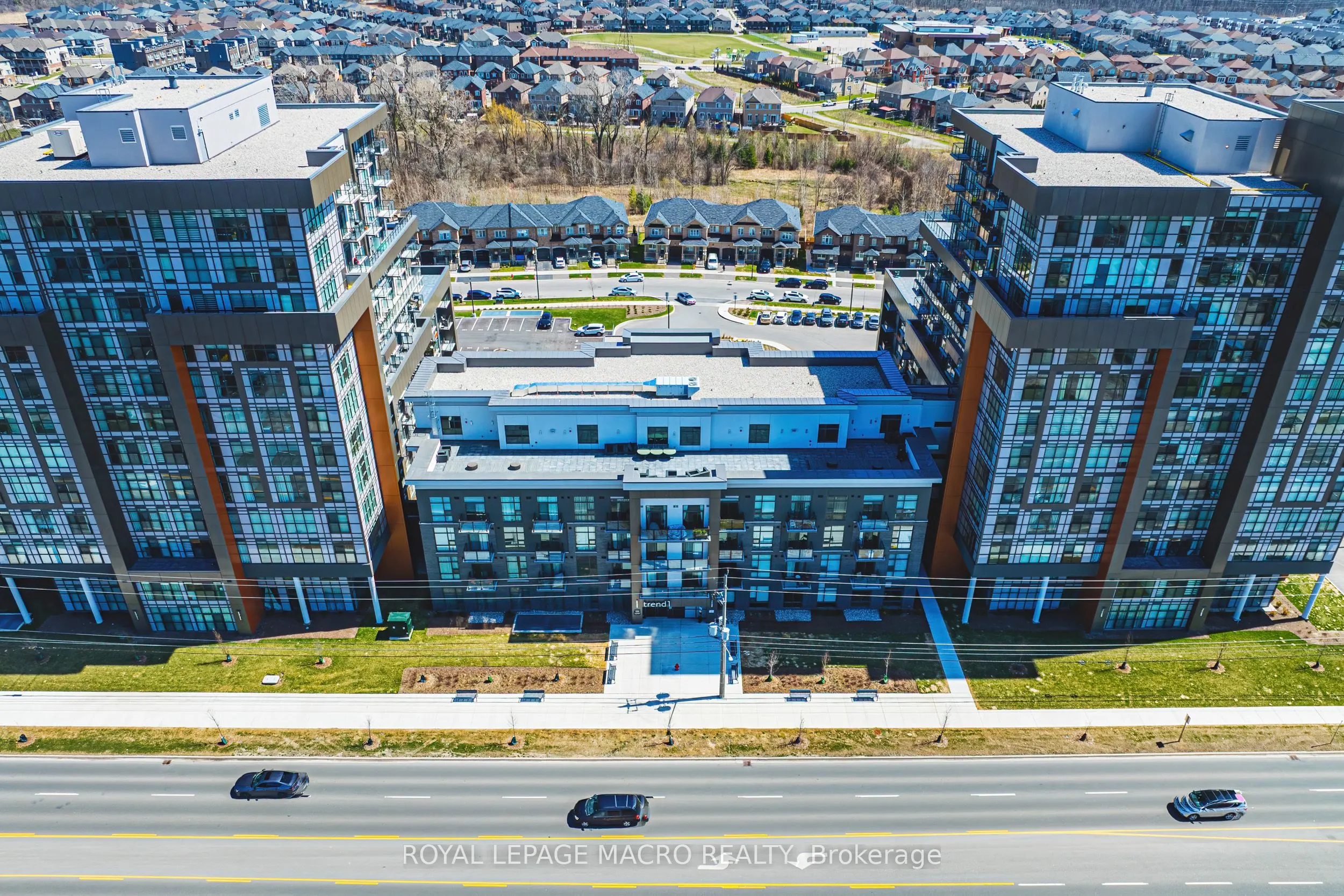 450 Dundas Street E, #902