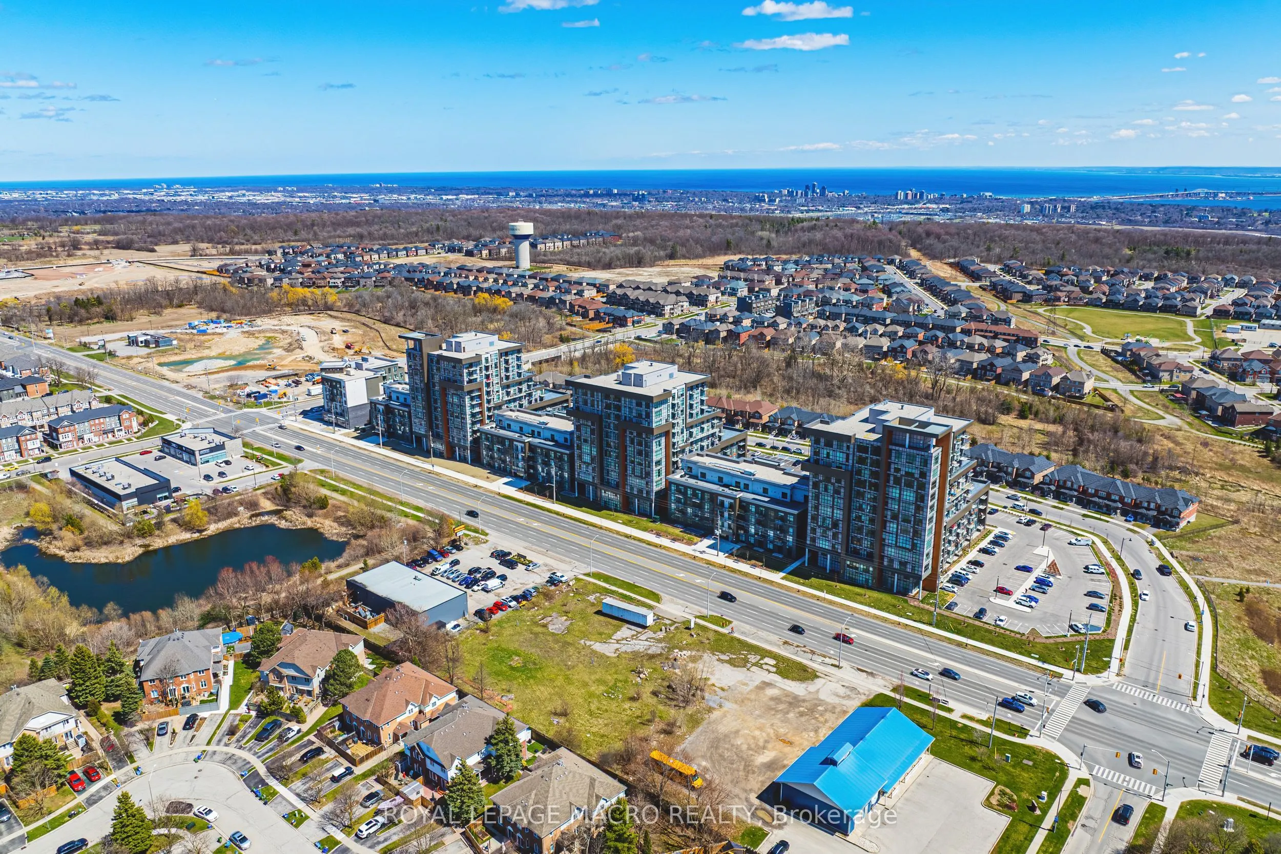 450 Dundas Street E, #902
