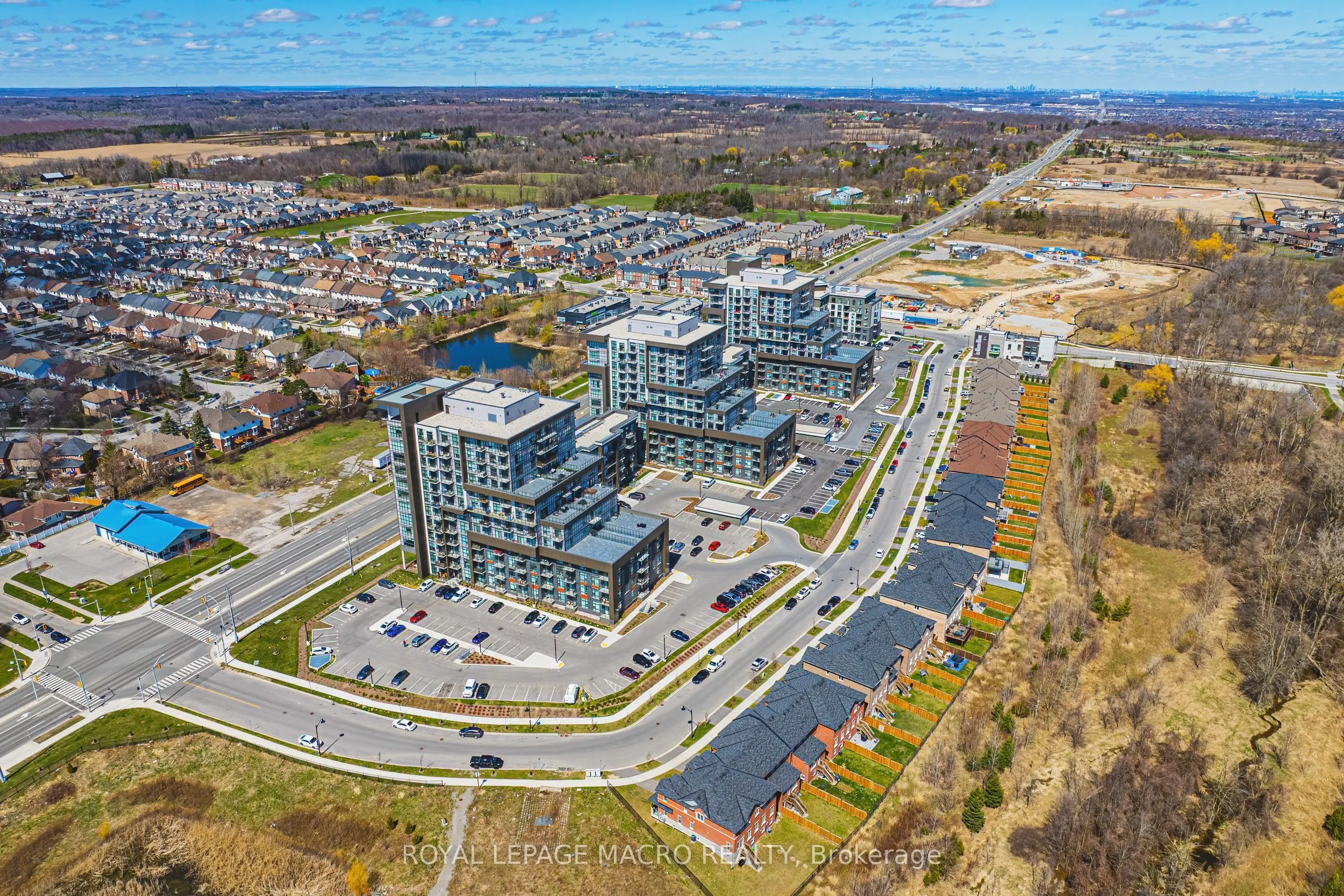 450 Dundas Street E, #902