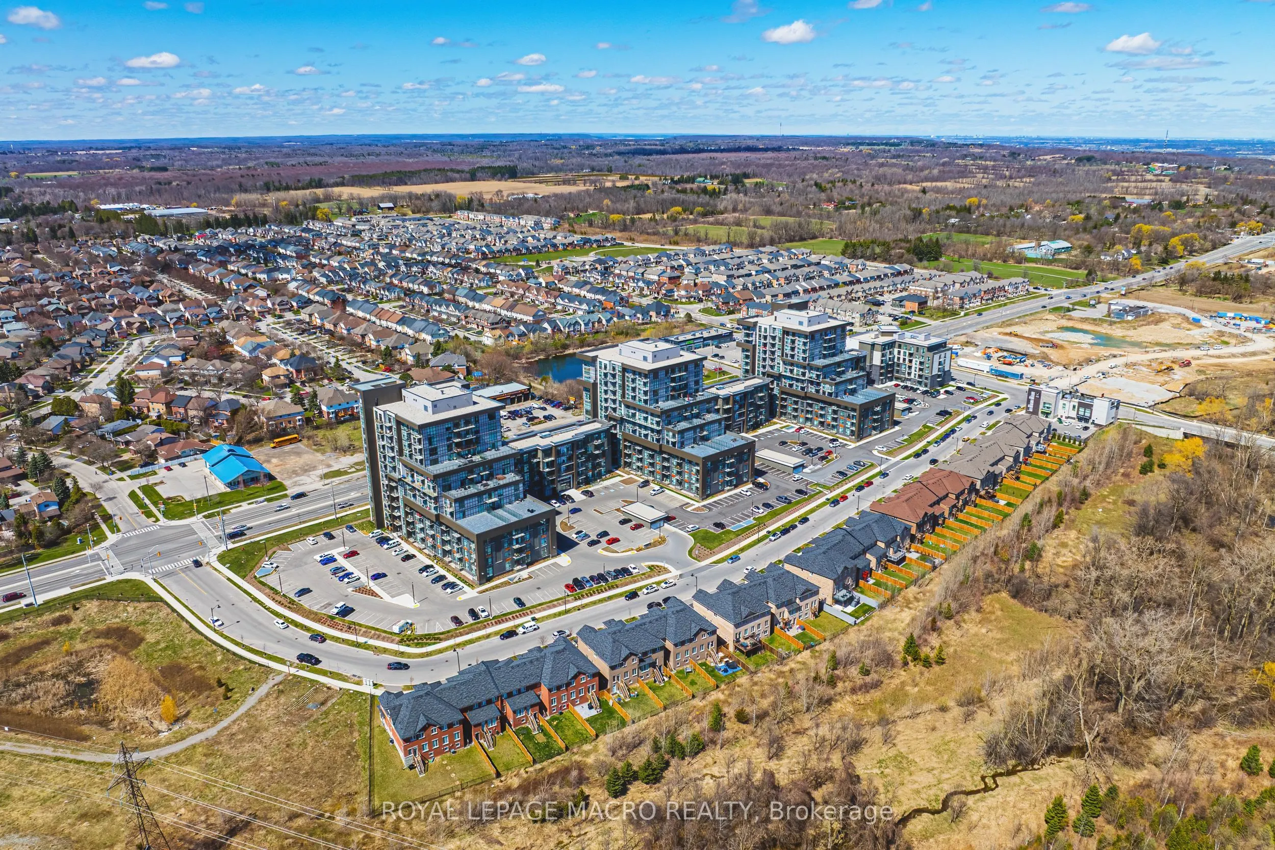 450 Dundas Street E, #902