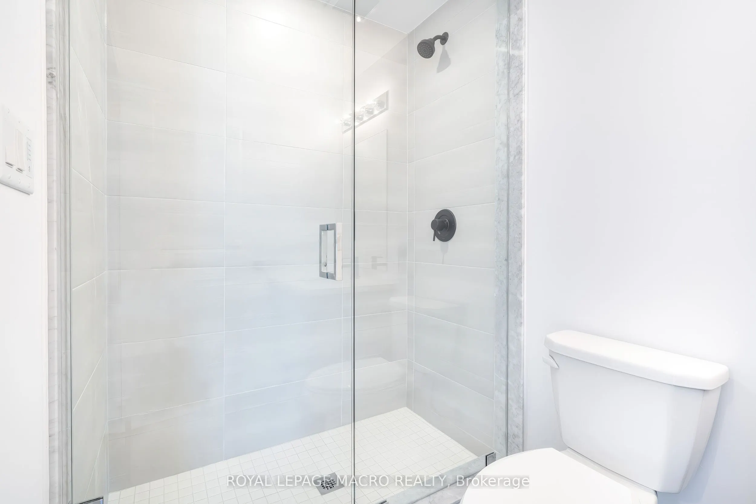 450 Dundas Street E, #902