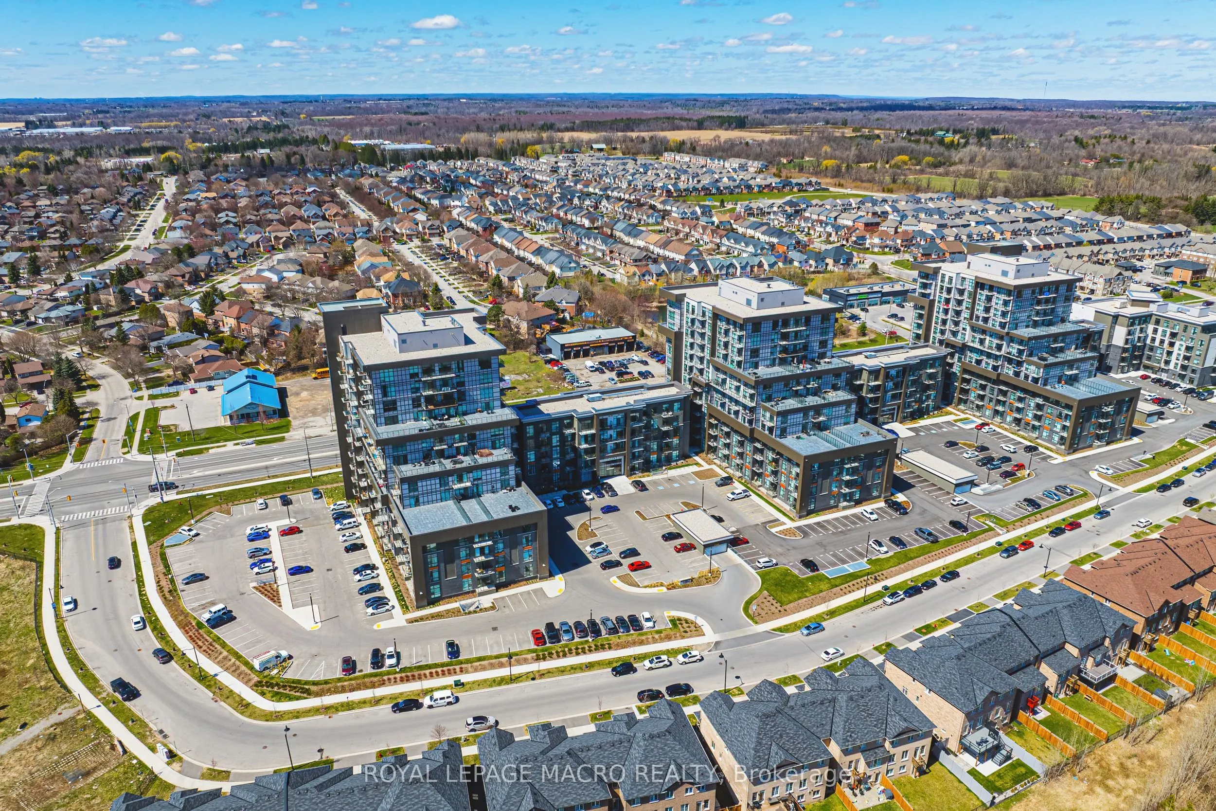 450 Dundas Street E, #902