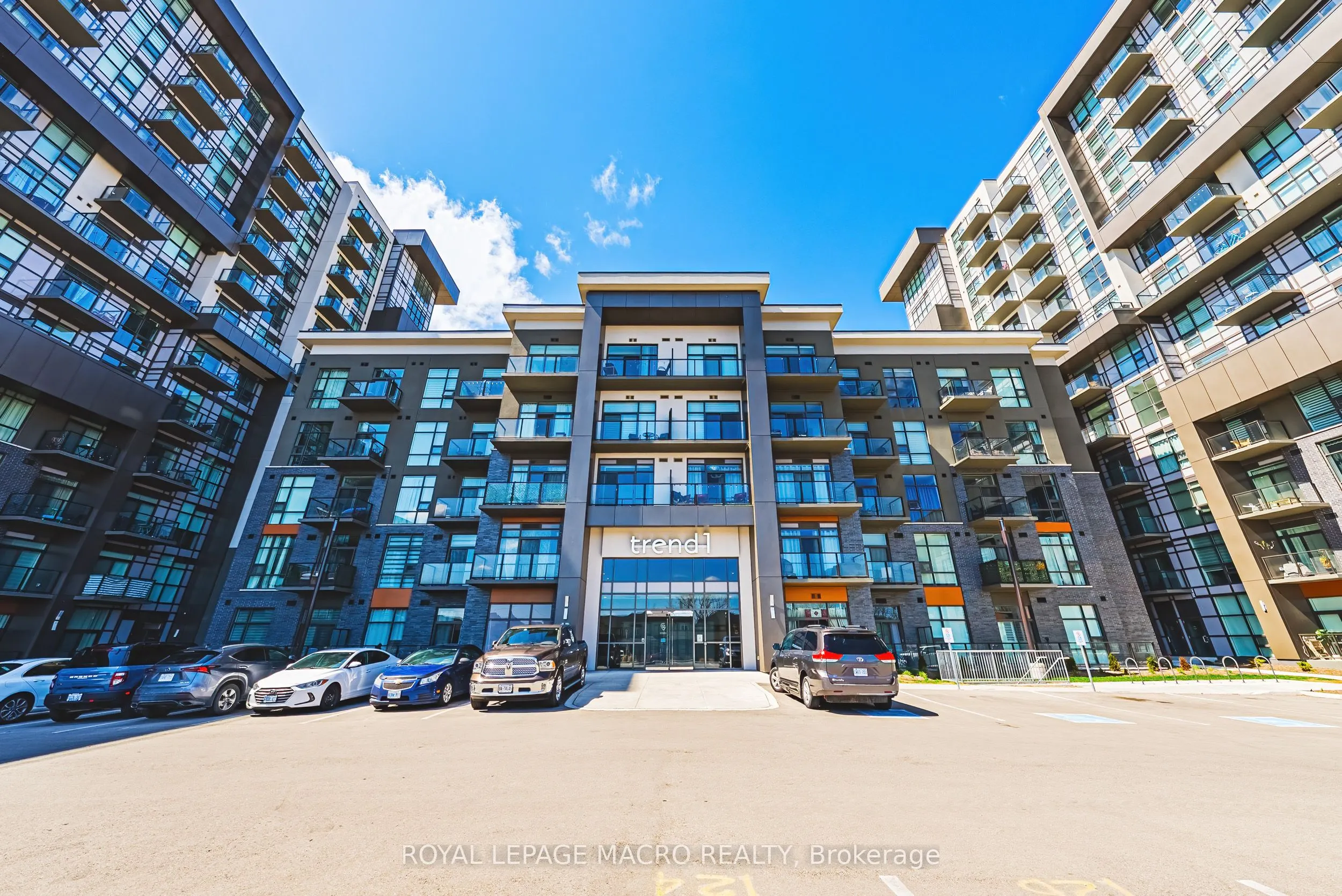 450 Dundas Street E, #902