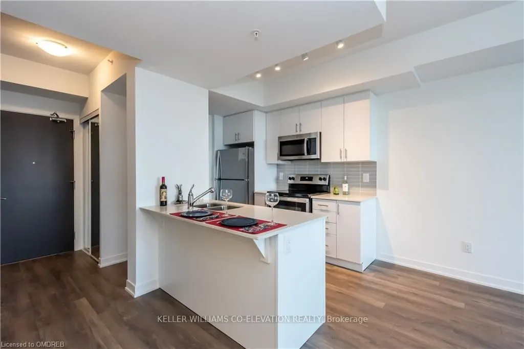 550 North Service Road, #814