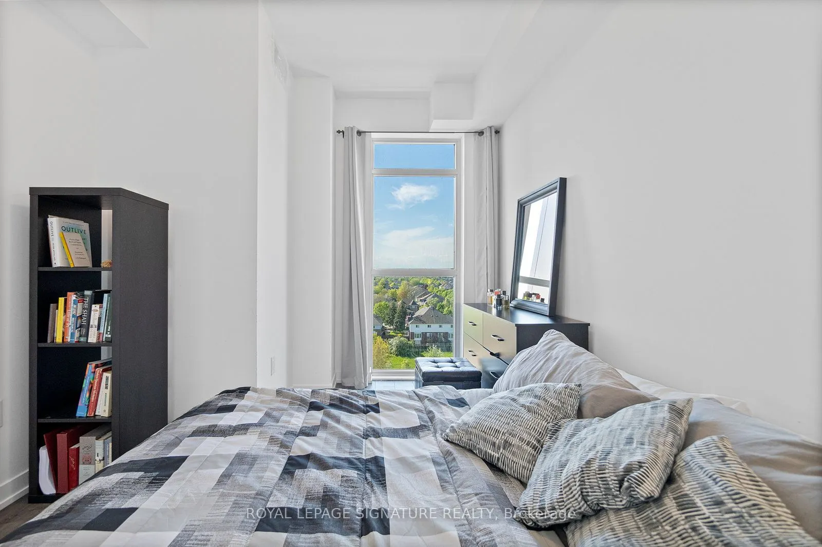 450 Dundas Street E, #804