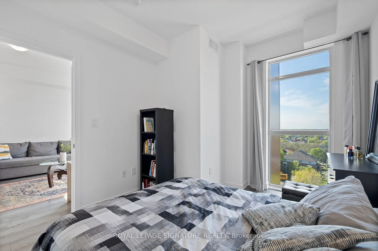 450 Dundas Street E, #804