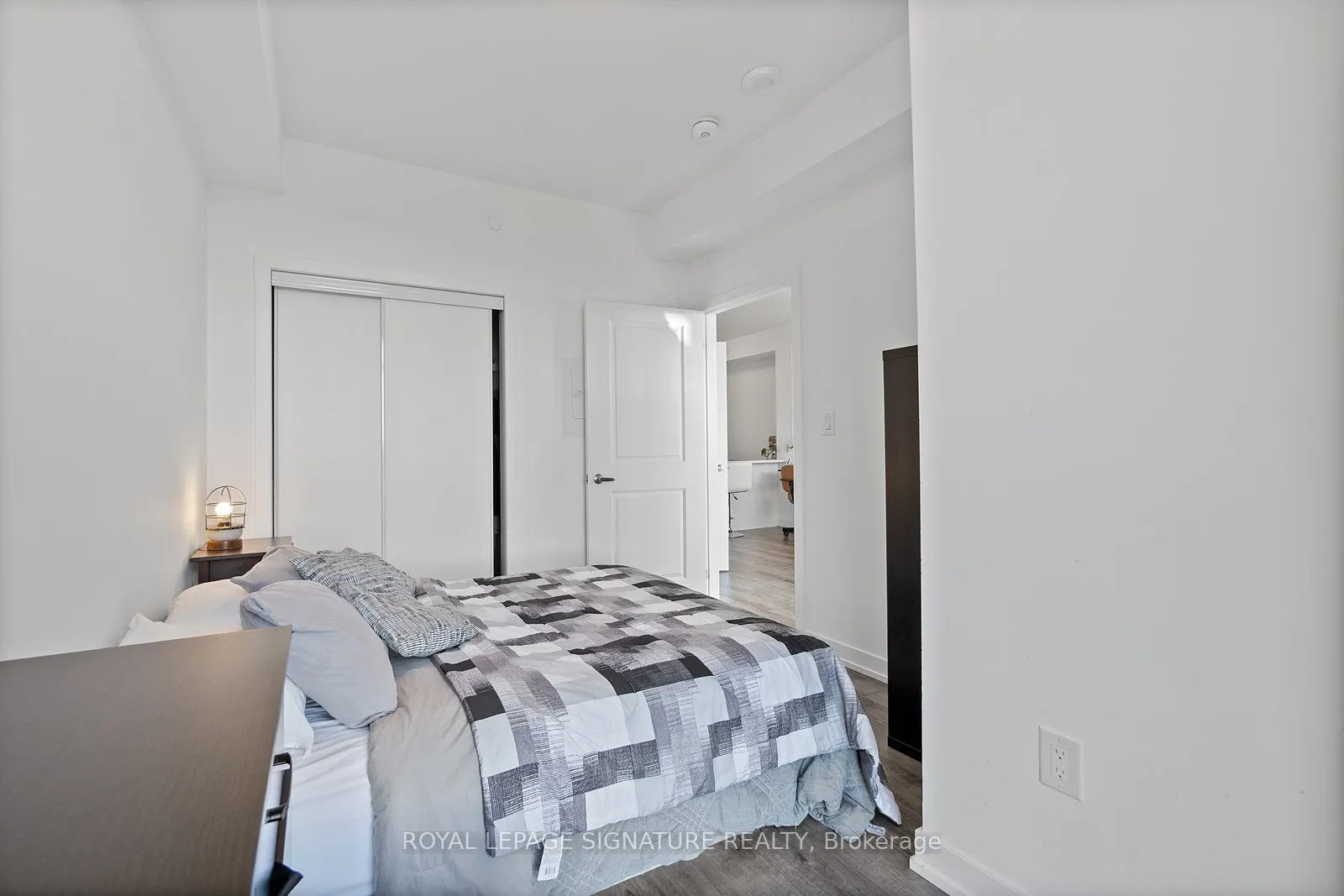 450 Dundas Street E, #804