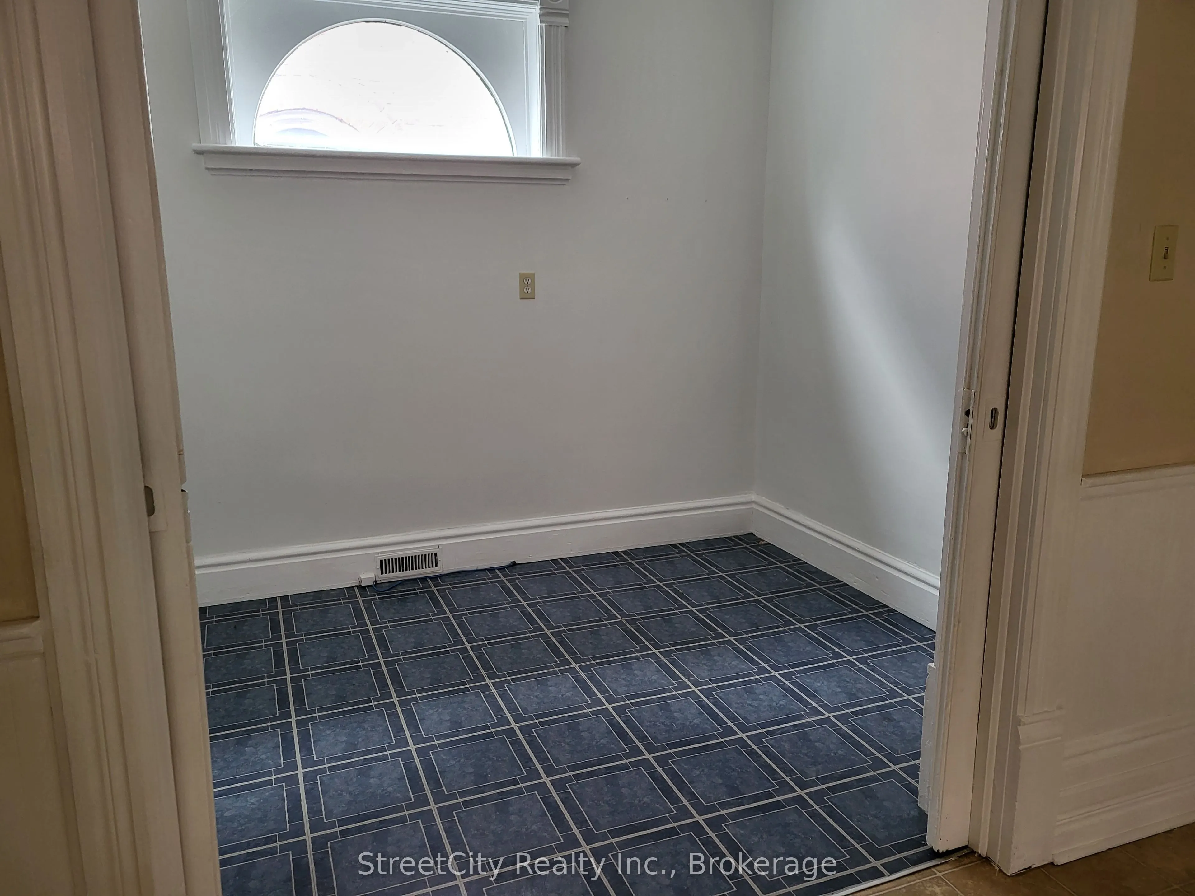 306 Douro Street