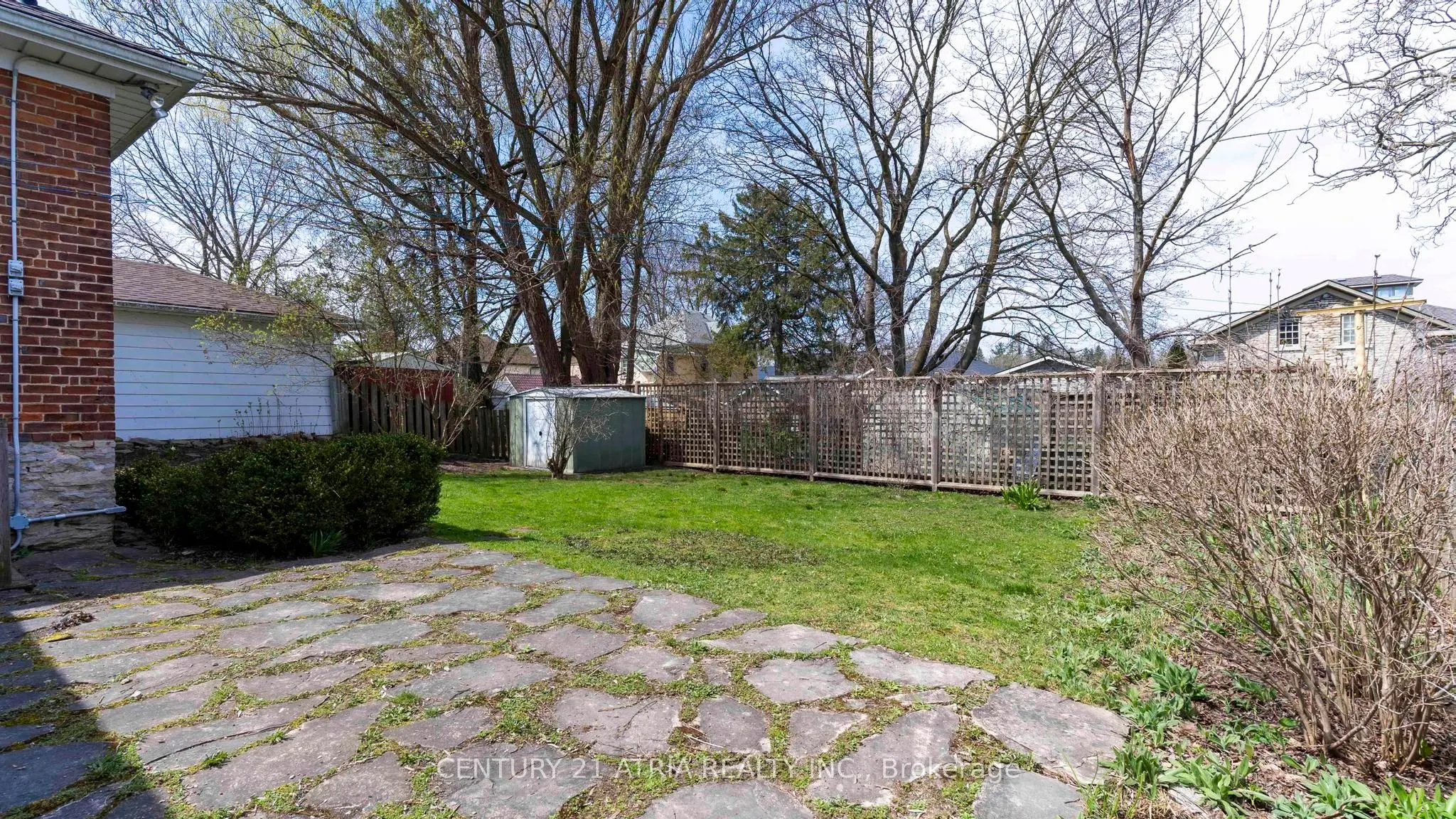 130 Wellington Street S