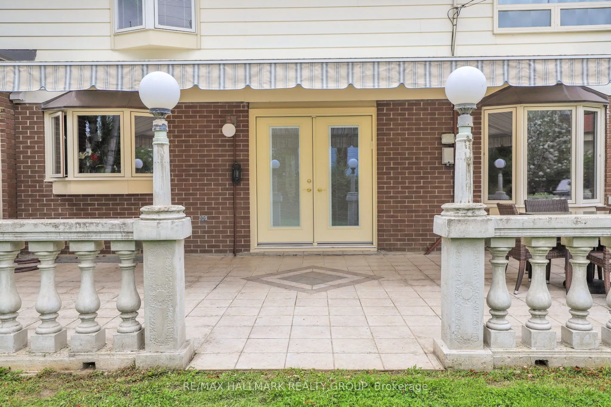 1712 Playfair Drive