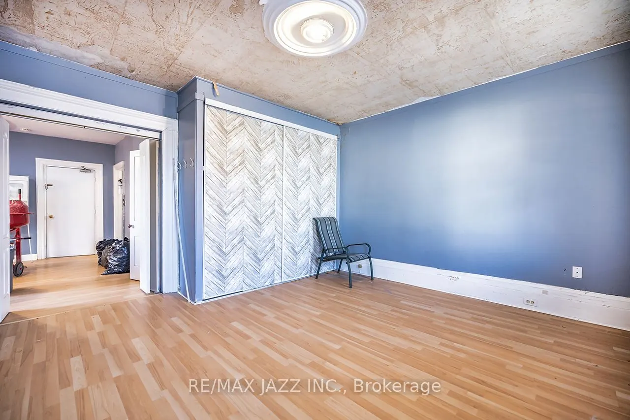 221 Walton Street