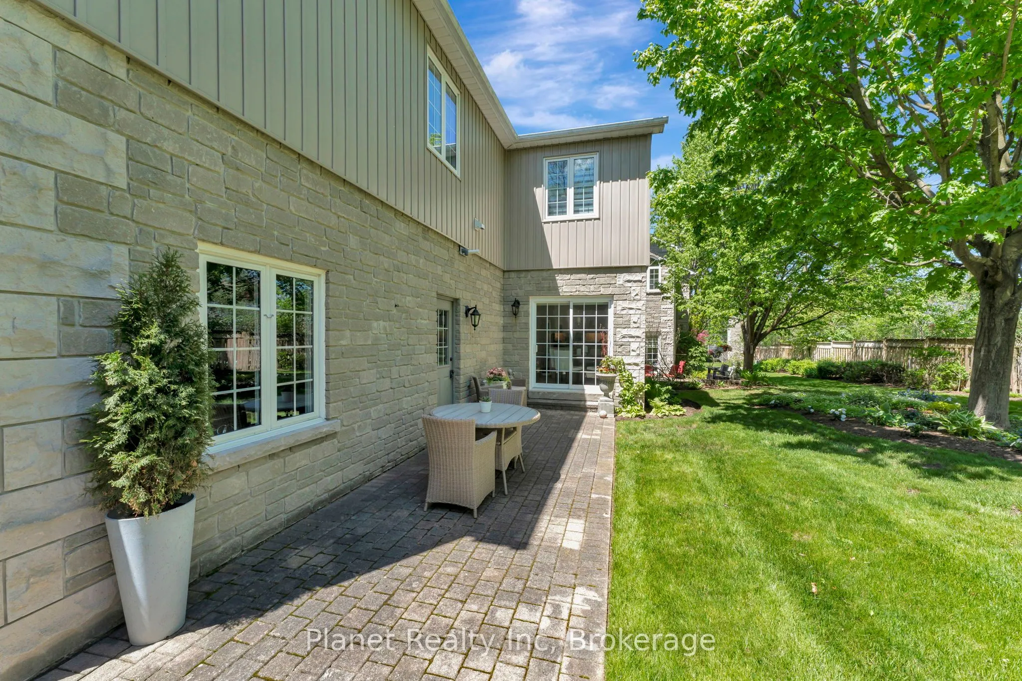 25 Manor Park Crescent #11