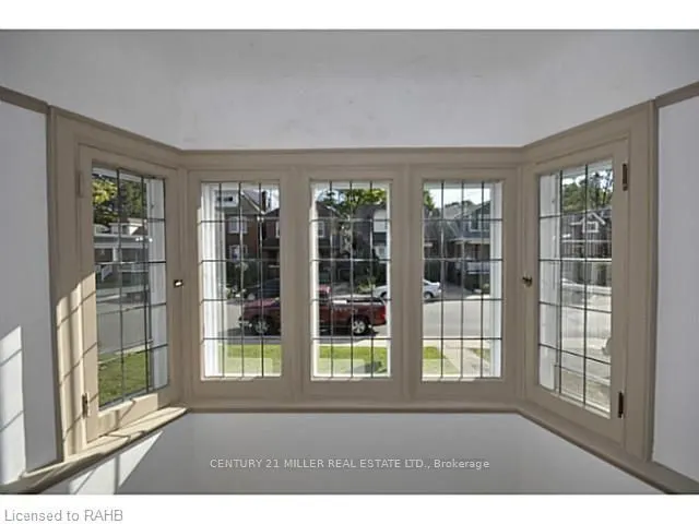 59 Longwood Road N