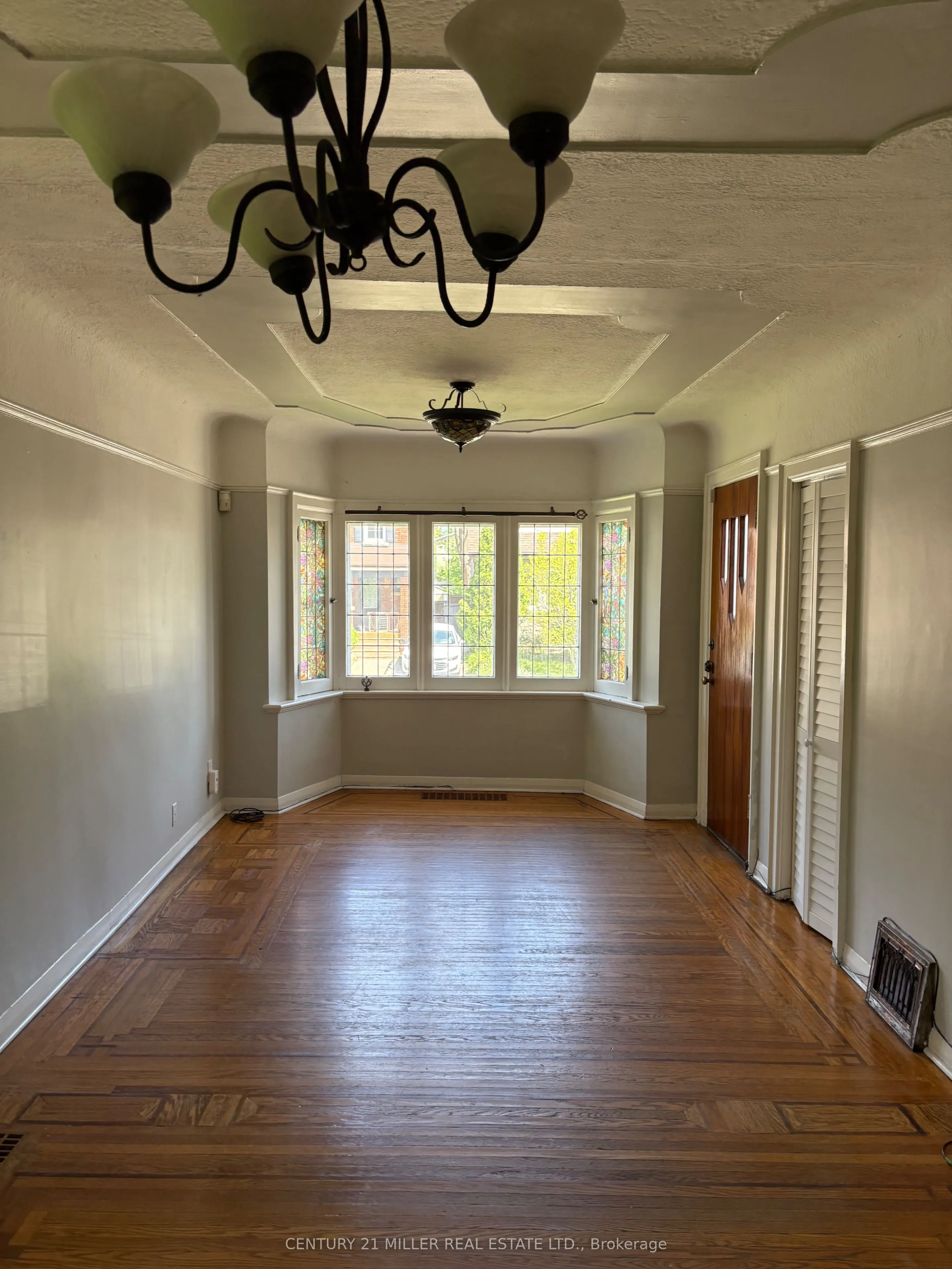 59 Longwood Road N